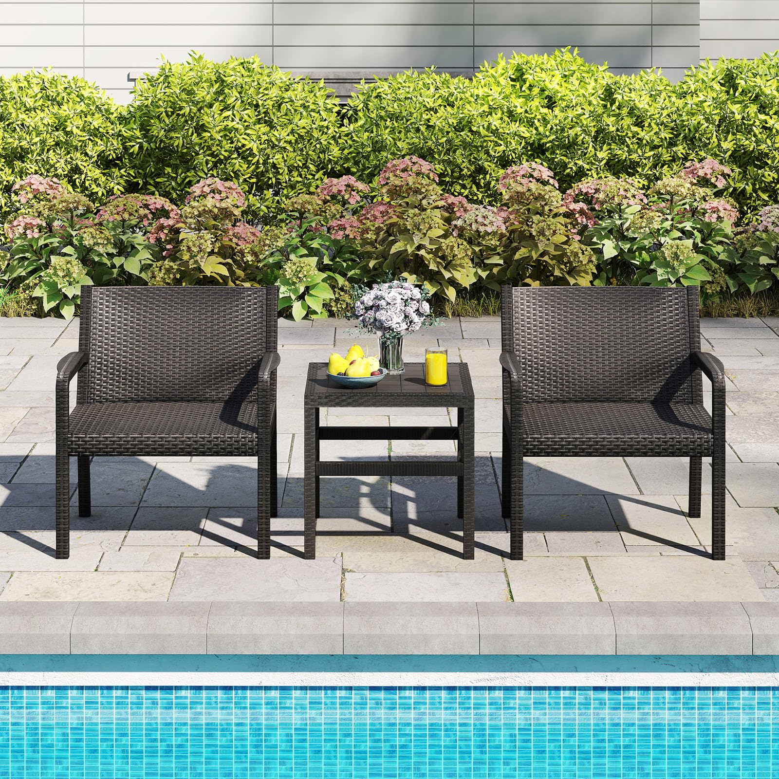 LIFEZEAL Juego de Mesa y Sillas de Jardín 3 Piezas con Asiento Ergonómico | Muebles de Patio Modernos, Mesa y 2 Sillones de Mimbre para Jardín Piscina Terraza PP Resistente