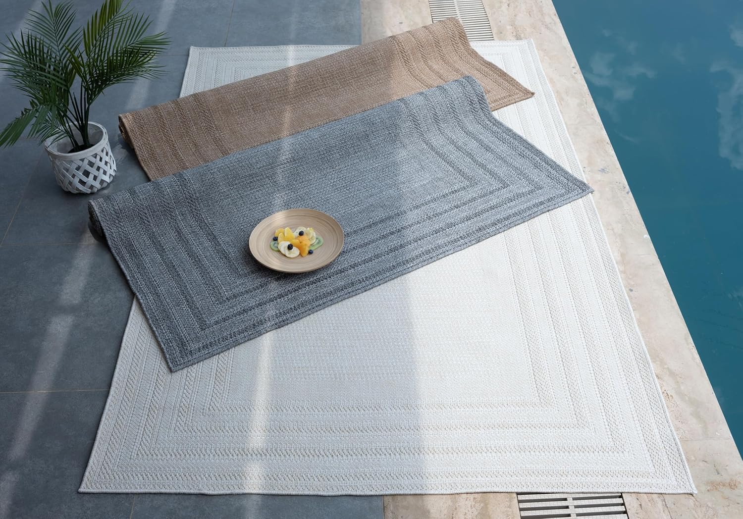 Berry Easy Jute Indoor Outdoor Rug, 4x6 Neutral Bordered Jute Look, Weather Resistant, Easy Care, Lightweight Outdoor Farmhouse Carpet for Patio, Porch, Living Room (4' x 6', Gray)