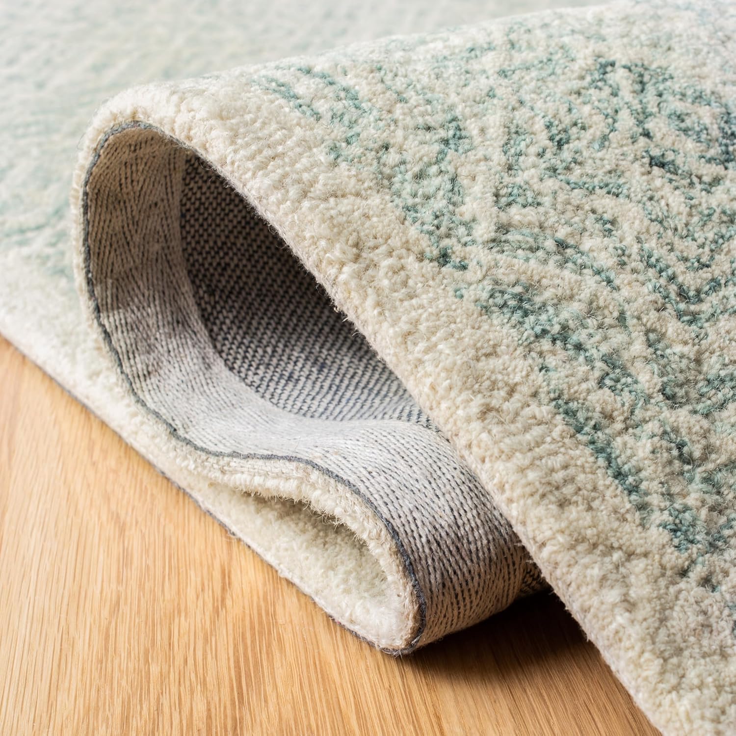 SAFAVIEH Capri Collection Area Rug - 9' Square, Blue & Ivory, Handmade Wool, Geometric Design, Ideal for The Living Room, Dining, Bedroom (CPR215N)