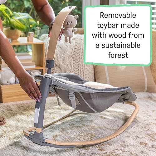 Miniatura 8 de Ingenuity Every Season - Rocker y asiento 2 en 1 para bebé, telas de refrigeración y calentamiento, barra de actividades de madera sostenible