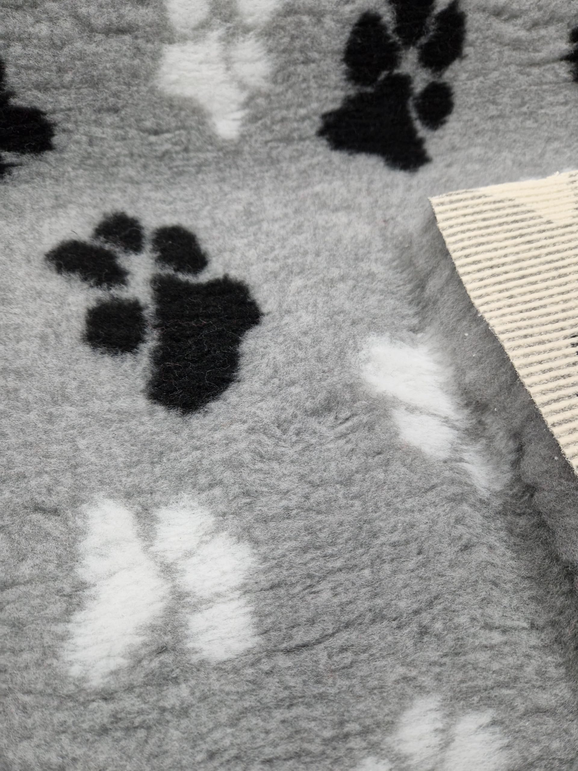WOOF AND PUP Non-Slip Vet Bedding, Washable, Quick Drying, for Dogs Puppies, Cats, Rabbits & Small Pets - Image 4