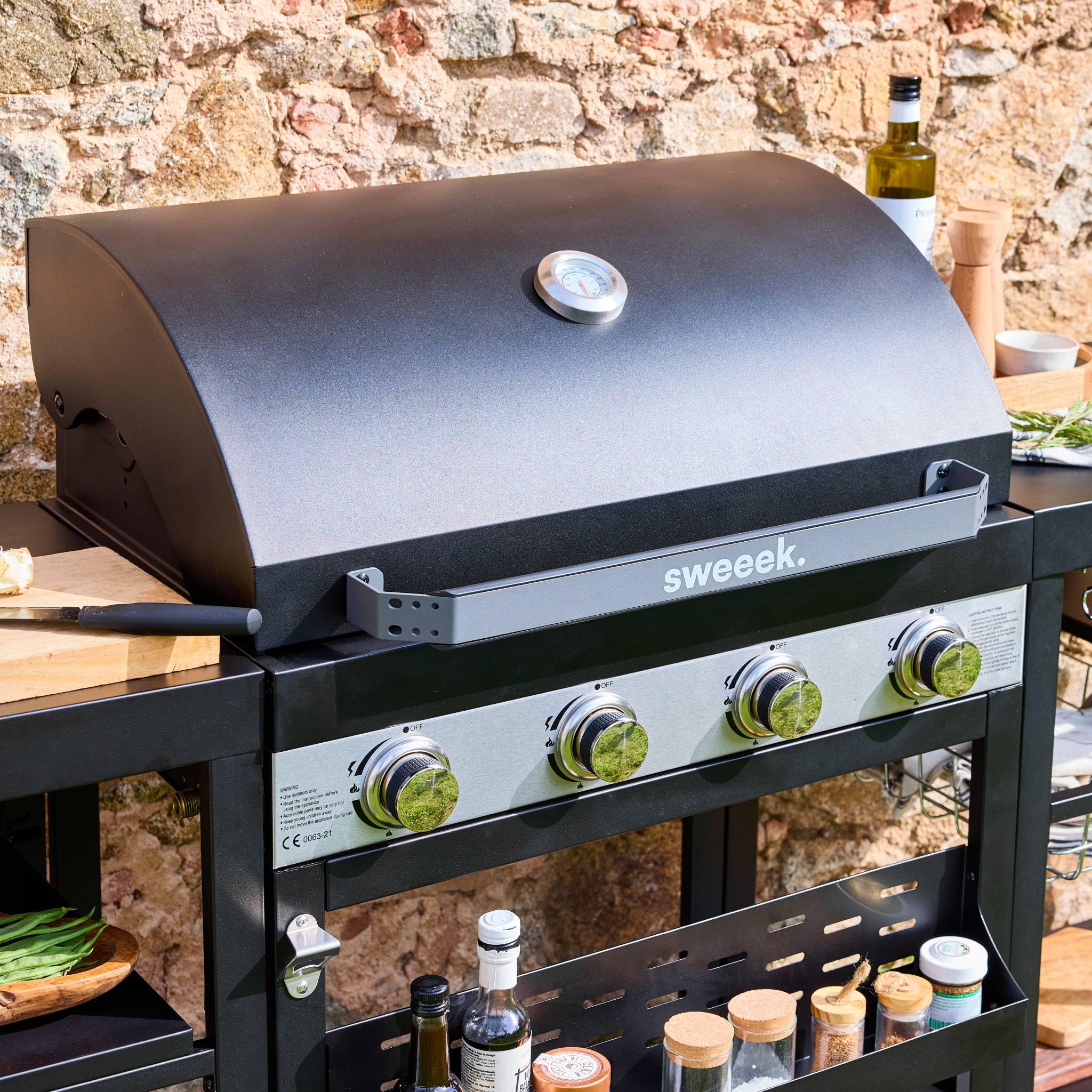 sweeek - Barbecue 4 brûleurs. cuisine d'extérieure DANGLARS. Acier noir. L 223.5 x P 60.5 x H 142 cm