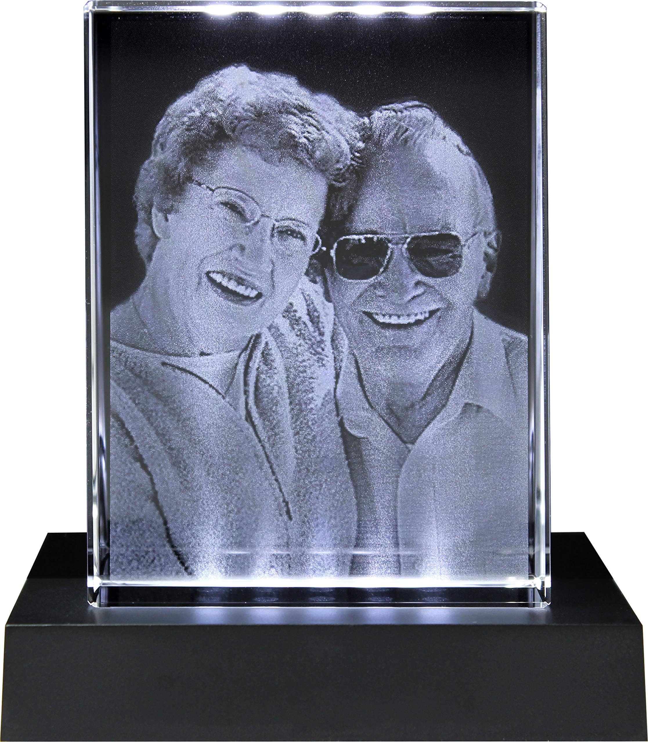 Massiver selbststehender Glas-Frame mit Wunsch-Foto und Wunsch-Text (80 x 105 x 30 mm, Hochformat, inkl. schwarzem LED-Lichtsockel mit Batterien)