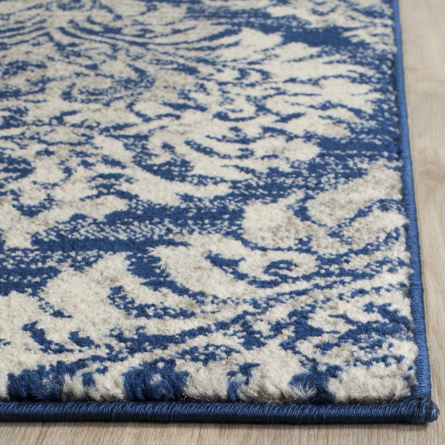 SAFAVIEH Evoke Collection 3' x 5' Navy/Ivory EVK268F Damask Ogee Non-Shedding Living Room Bedroom Accent Rug