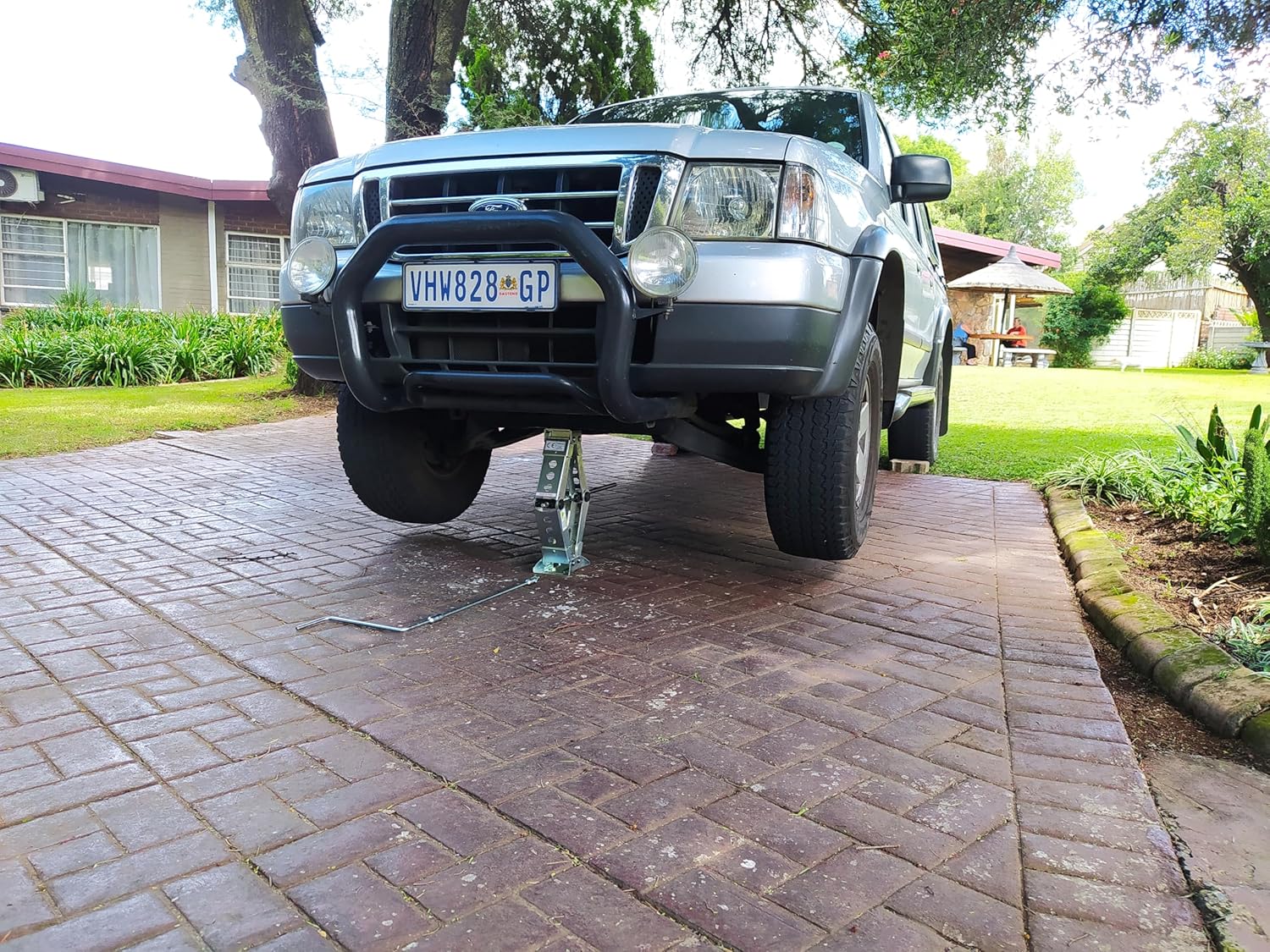 Generic The Ultimate Heavy Duty Scissor Jack with Height Extension - 2 Ton (4400 lbs) Capacity, Suitable for Auto/SUV/MPV/RV/EV/4X4/Truck, Large, Galvanized silver