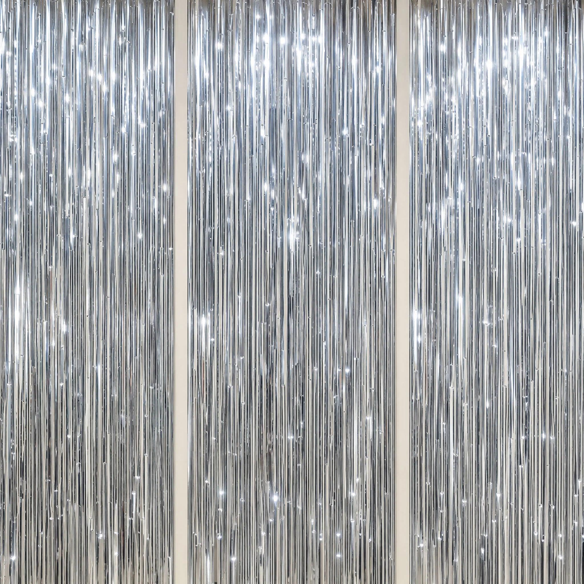 Decorated Knight  ホリデープロモ　銀枠　英語foil Amazon.com : DECOCKRAT 3 Pack Foil Fringe Backdrop - Silver Shiny