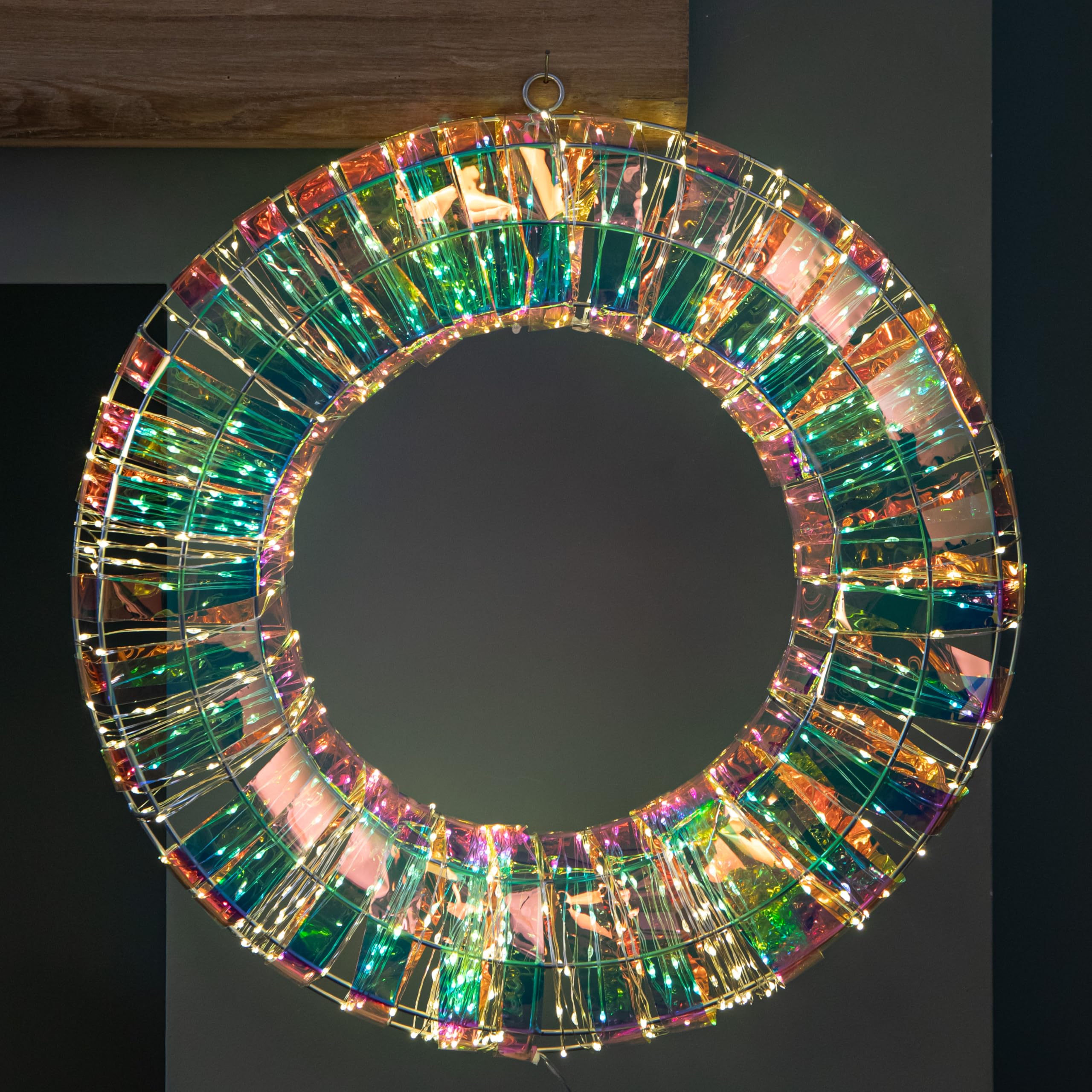45cm Light up Iridescent Dream Christmas Wreath with 600 Warm White LEDs