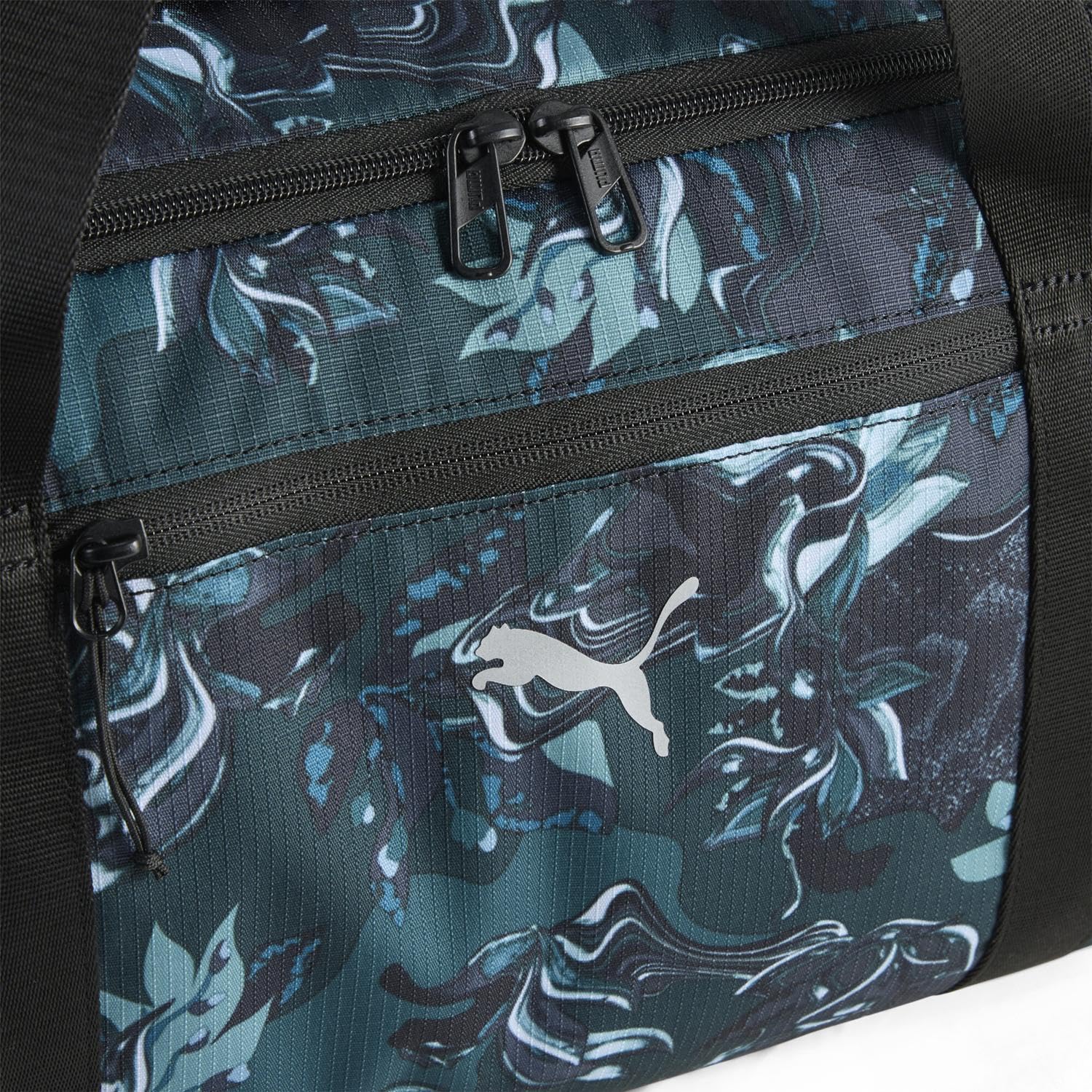 PUMA Sporttasche AT ESS Green TERRAINS Barrel Bag Green Terrain - PUMA Black - AOP dunkelgrün