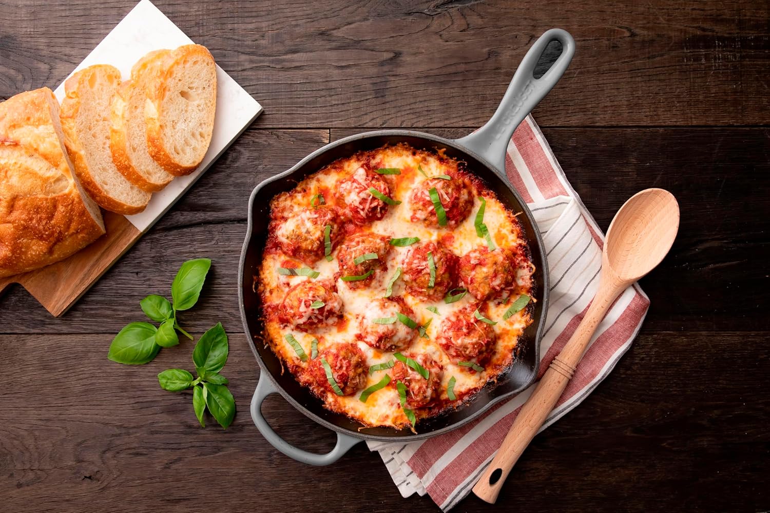 Le Creuset Signature Skillet 10.25-Inch thumbnail 5