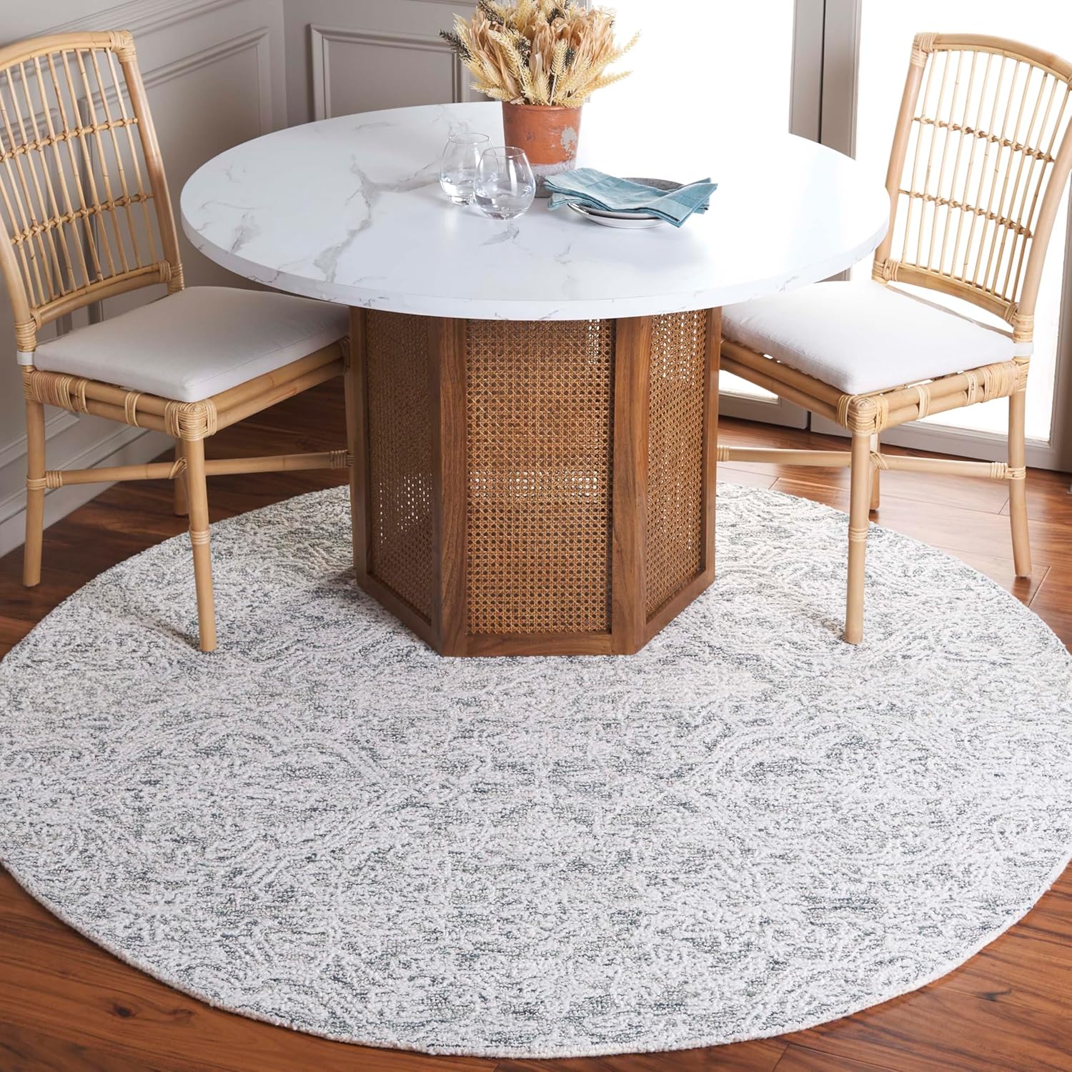 SAFAVIEH Ebony Collection Area Rug - 6' Round, Light Blue & Ivory, Handmade Wool, Ideal for The Living Room, Bedroom, Dining Room (EBN209M-6R)