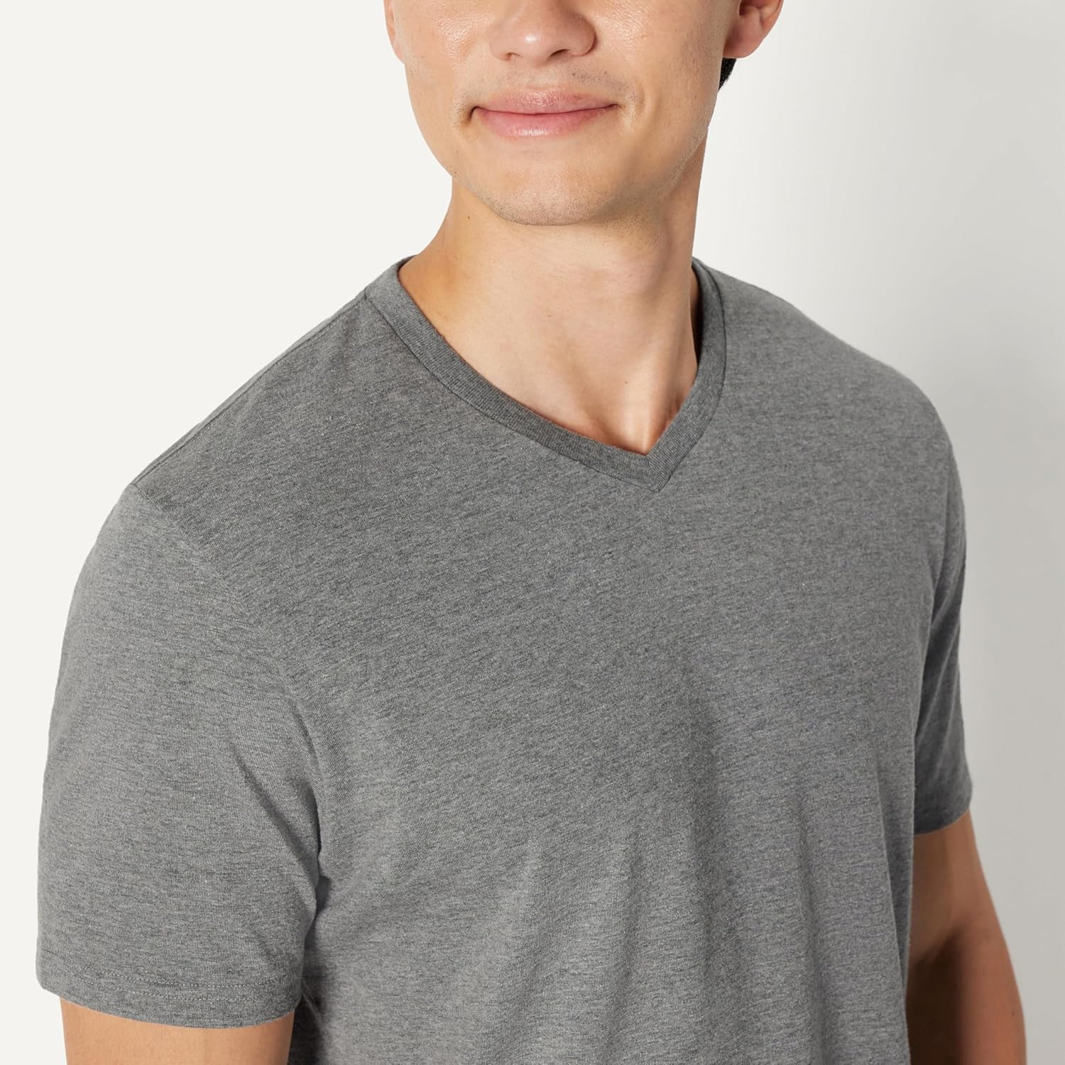 Amazon Essentials Men's Regular-Fit Short-Sleeve V-Neck, Pack of 6 - Image 4