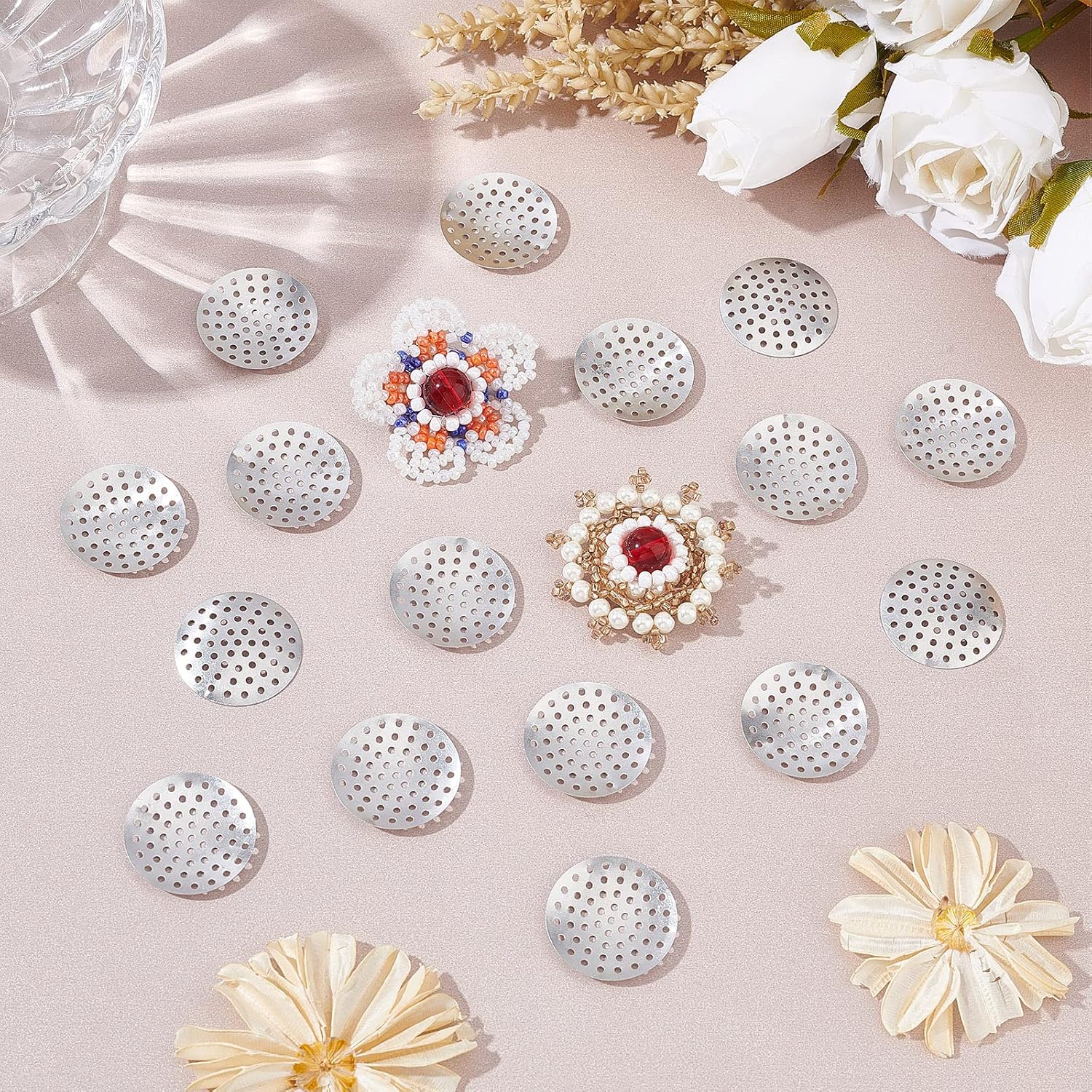 SUNNYCLUE 1 Box 200pcs Brooch Base Sieve Findings Round Brooches Tray Pin Clasps Pin Disk Base Settings Brooch Tray for Jewelry Making Women Adult DIY Tie Lapel Pins Earrings Craft Decoration Silver