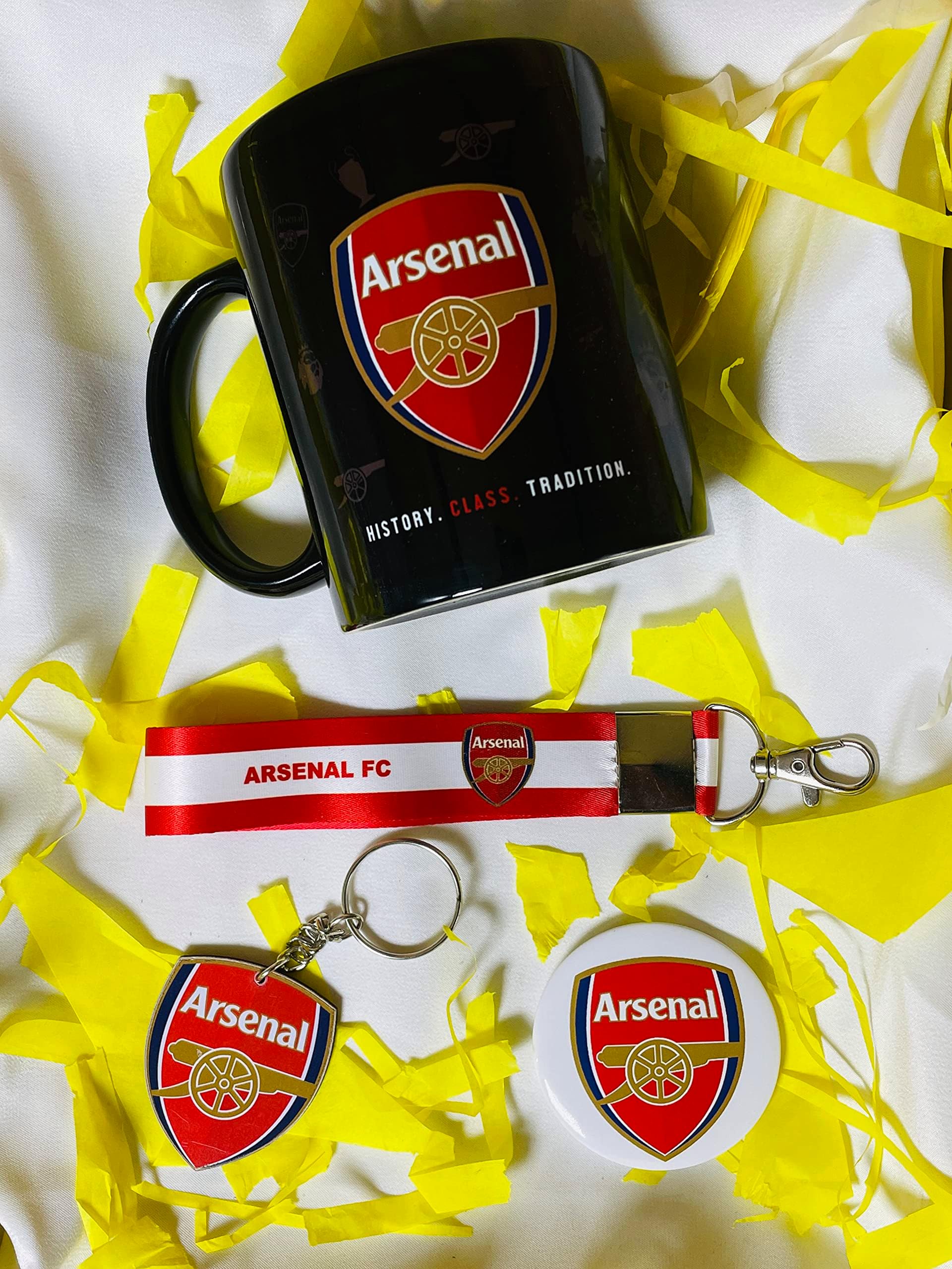 SINCE 7 STORE Gunners Combo Gift box for Gunners Fans, 4 products: Gunners Mug, One Keychain, One Keychain Lanyard & one Gunners badge.