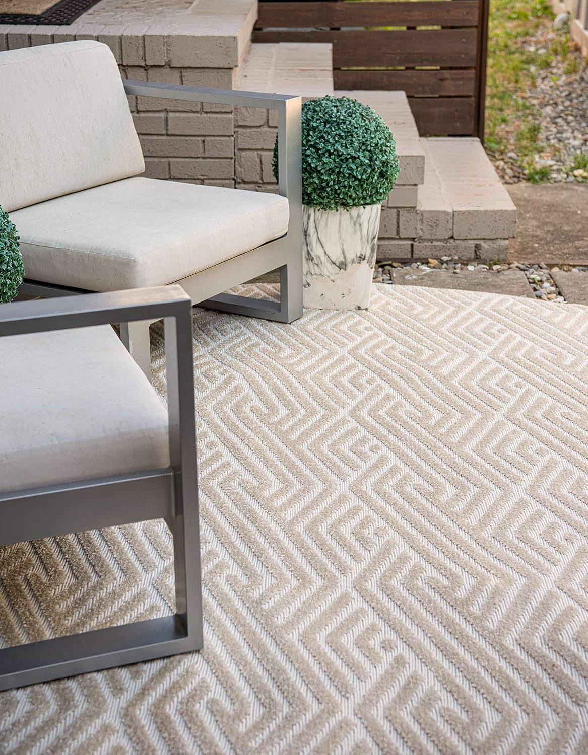 Unique Loom Sabrina Soto Outdoor Collection Modern, Vibrant, Carved Area Rug (8' 0 x 8' 0 Round, Beige)