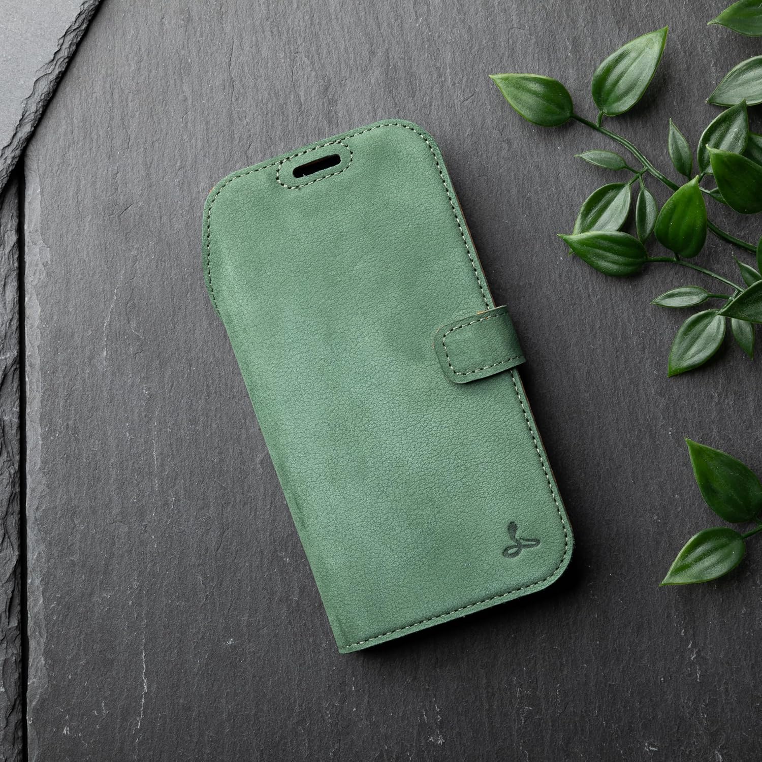 Snakehive Genuine Leather Wallet Case for iPhone 17 Pro – Flip Cover with Card Slots & Stand (Green)