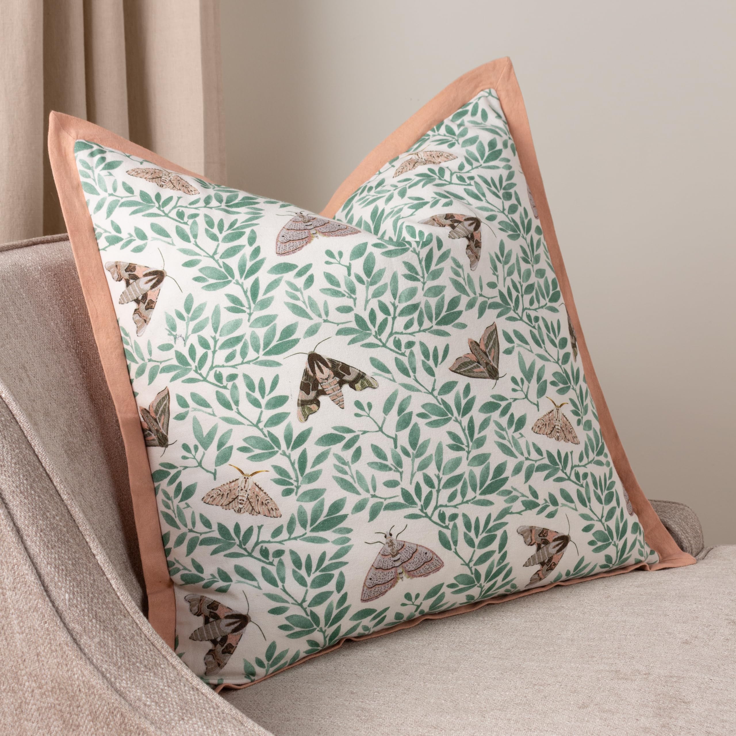 Coussin en coton riche Wylder anti affaissement aux plumes de papillon de nuit confort dos