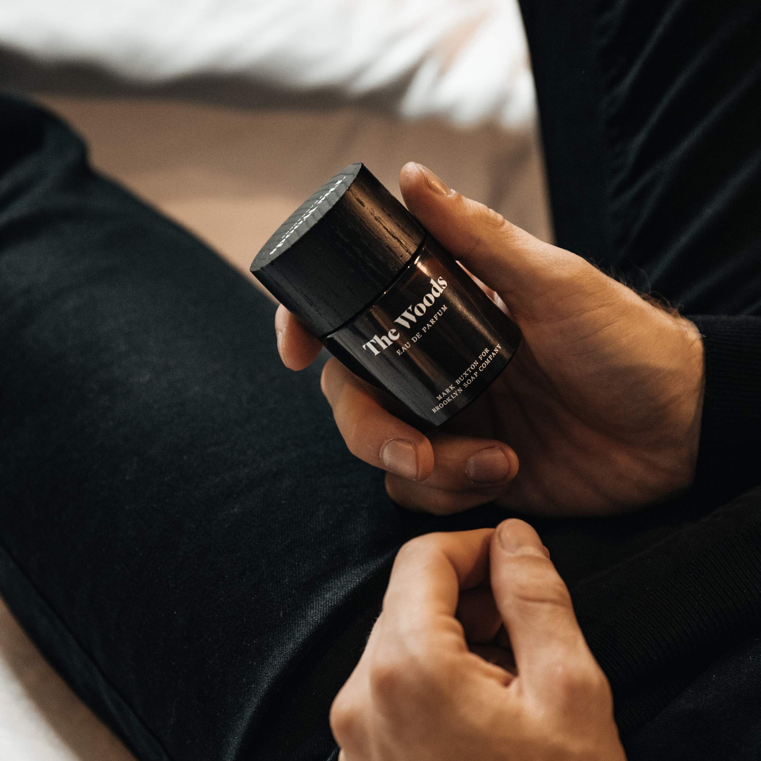 The Woods (50 ml) · Brooklyn Soap Company · Eleganckie, drzewne wody pachnące dla mężczyzn · Z drewnem kaszmirowym, bergamotką, pieprzem i piżmem · Długotrwały męski zapach