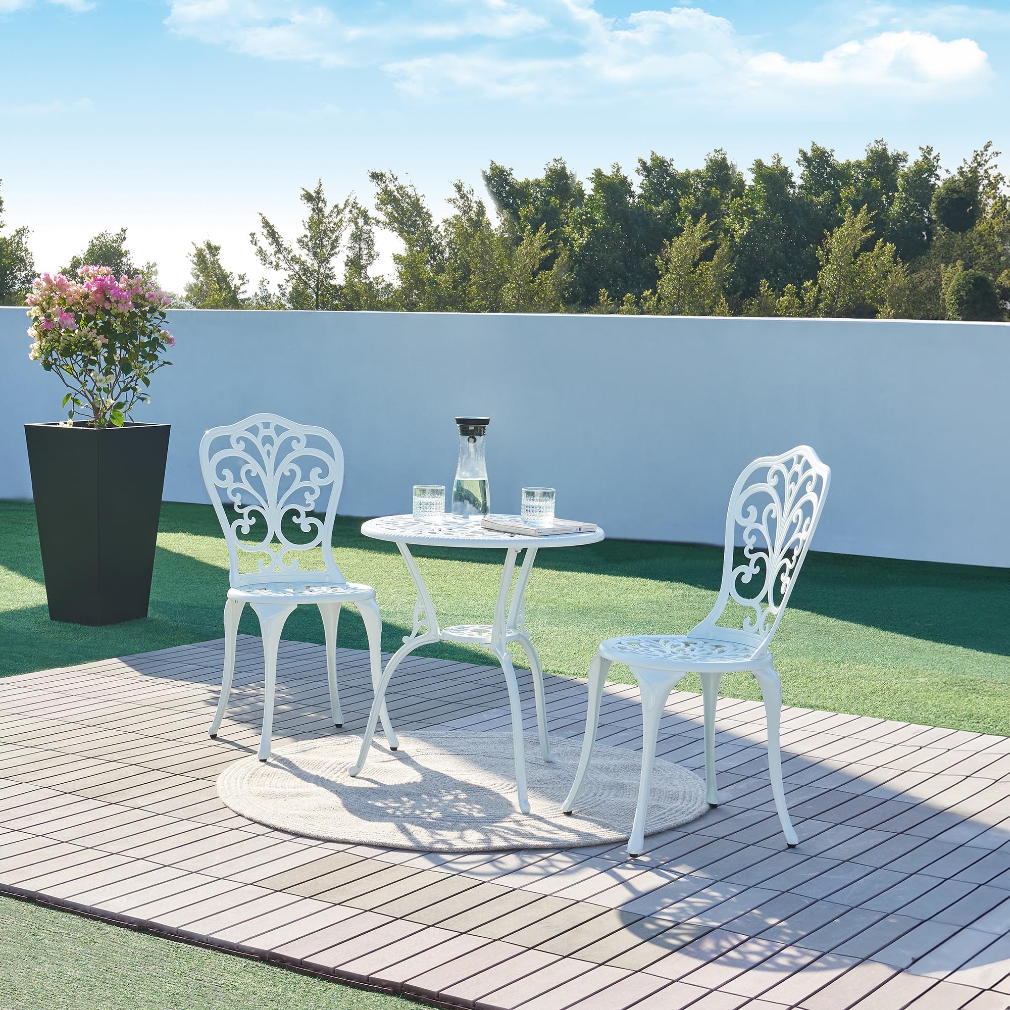 casa.pro Set Bistrot da Giardino Tavolo con Piano Rotondo e 2 Sedie con Schienale in Alluminio Pressofuso con Motivo Floreale per Terrazzo Balcone Caffetteria - Bianco