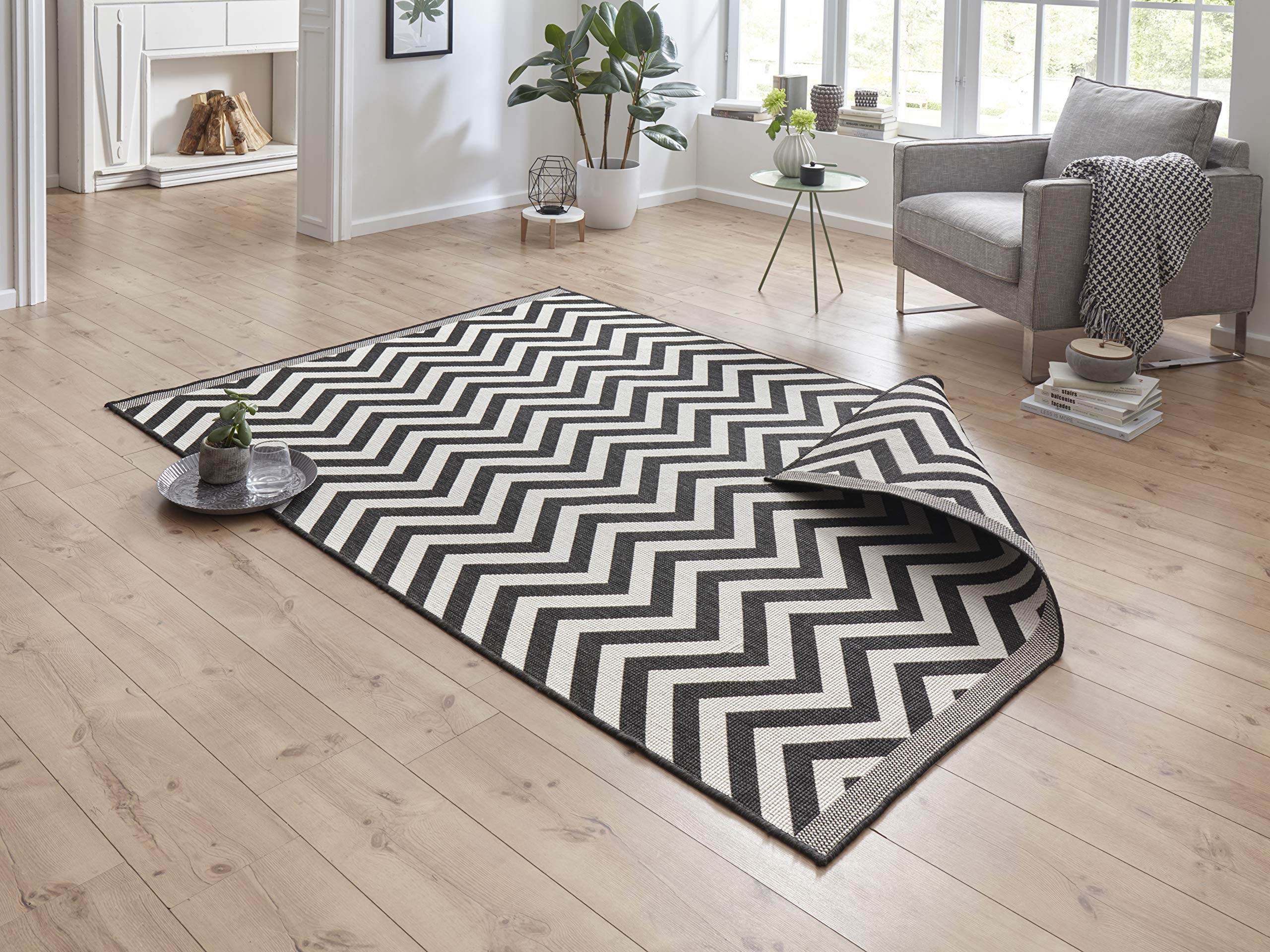 NORTHRUGS In- und Outdoor Teppich Palma 80x150cm - Wendeteppich Wetterfest Modernes Design Zick-Zack Muster Läufer für Balkon Terrasse Garten Wintergarten Wohnzimmerteppich Wasserfest in Schwarz Creme