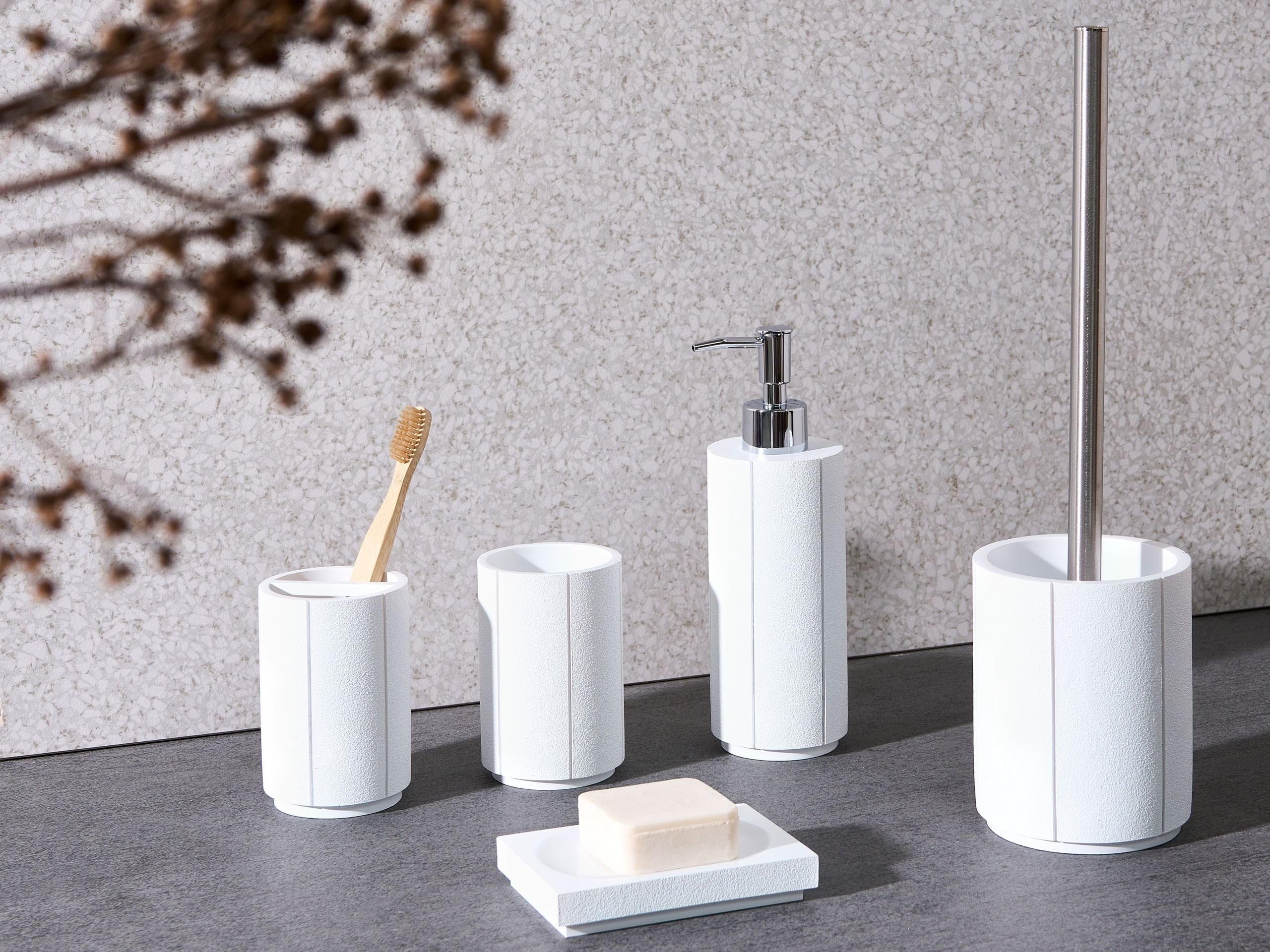 Conjunto de 5 Accesorios de baño jabonera dispensador de jabón escobilla de Inodoro Vaso Soporte para cepillos de Dientes Blanco Huallanga