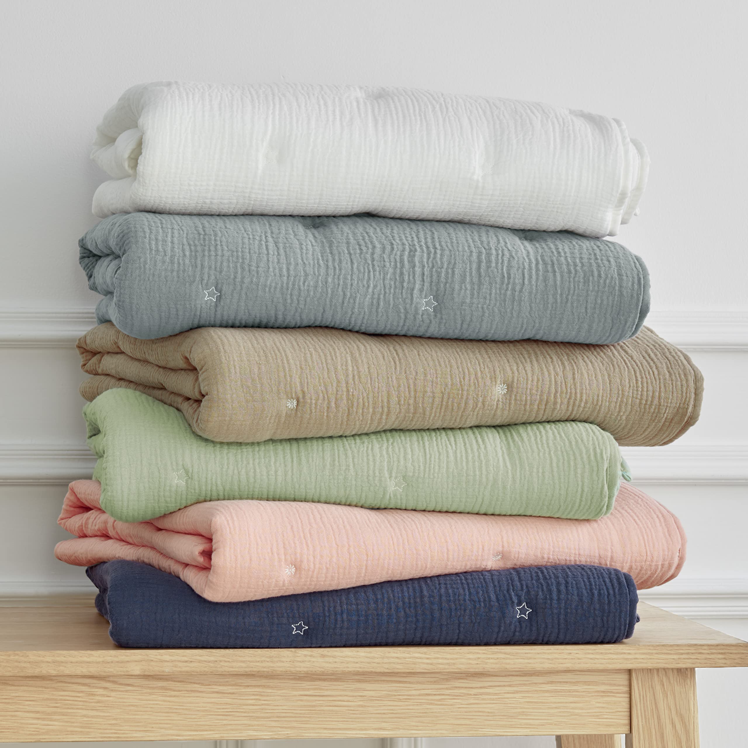 Levtex Baby - Juego de cama de muselina Cloud para cuna - Juego de guardería para bebé - Estrellas blancas y blancas - Muselina texturizada blanca - Juego de 5 piezas que incluye edredón, sábana