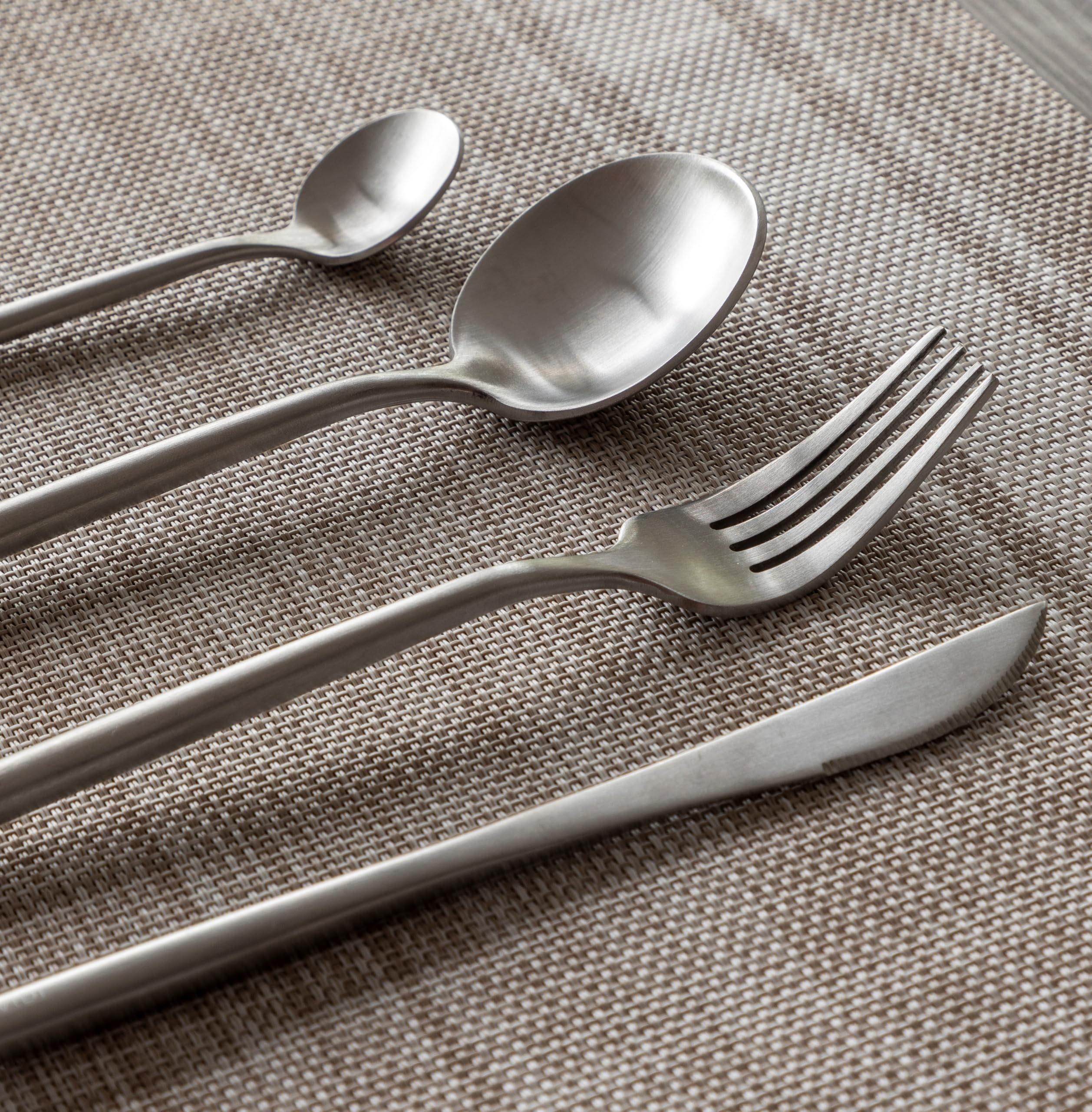 VIDI FERRO - Set posate 24 pezzi cucchiai, forchette, coltelli, cucchiaini acciaio inox, lavabili in lavastoviglie, acciaio lucido