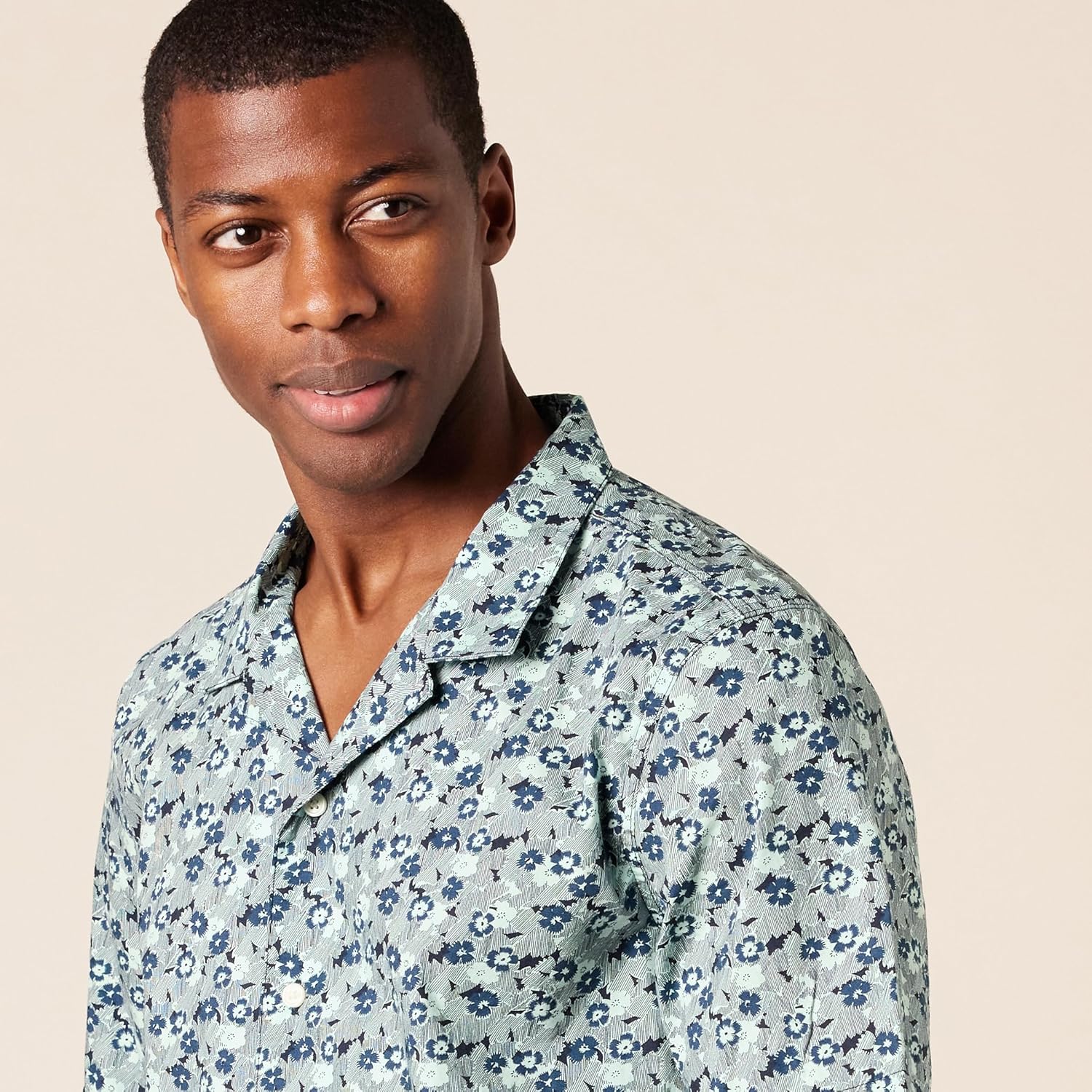 Amazon Essentials Men's Vacation Cotton Button-Down Resort Shirt, Short Sleeve - Image 4