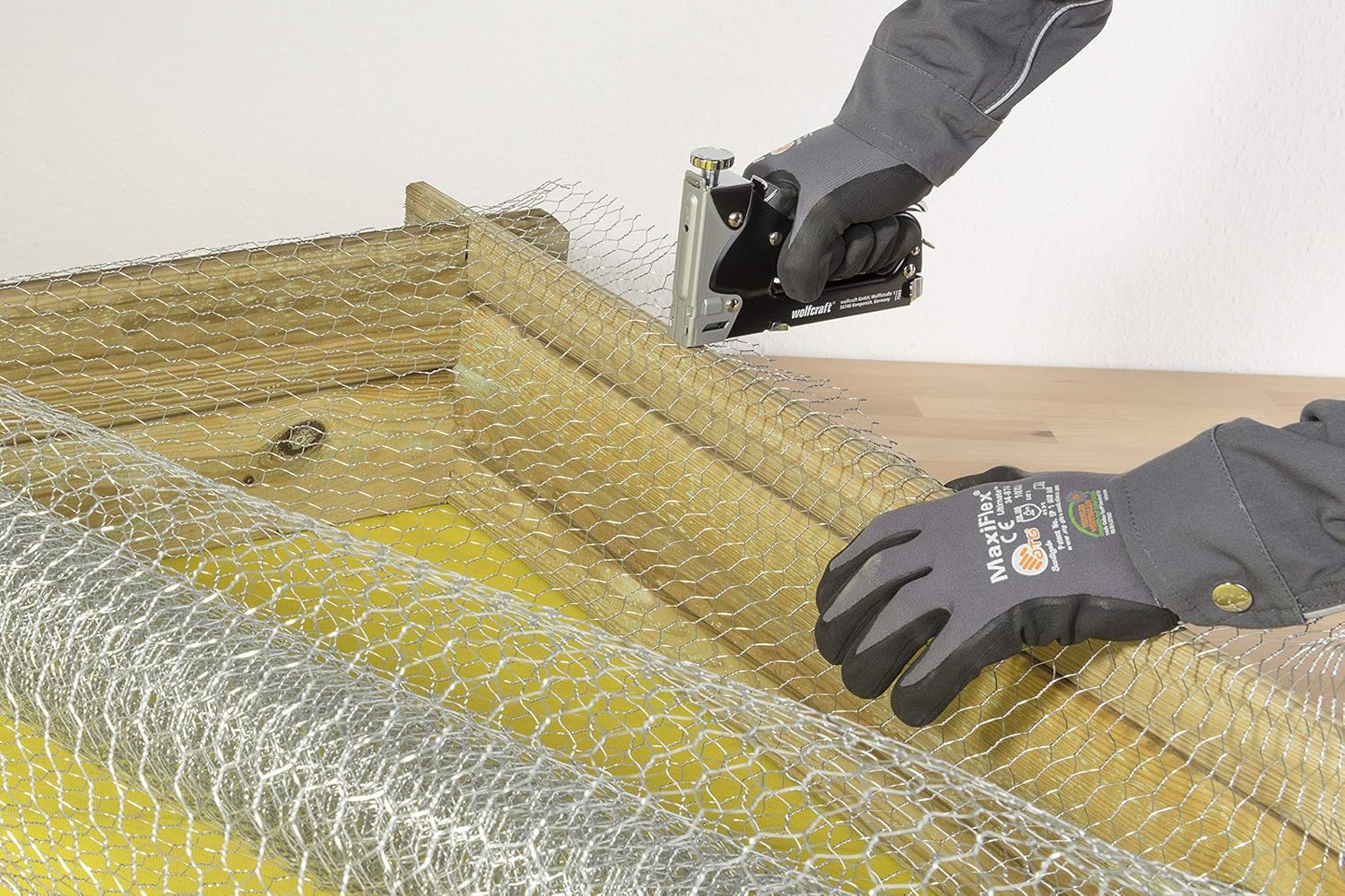 Stapling wire mesh with Wolfcraft stapler