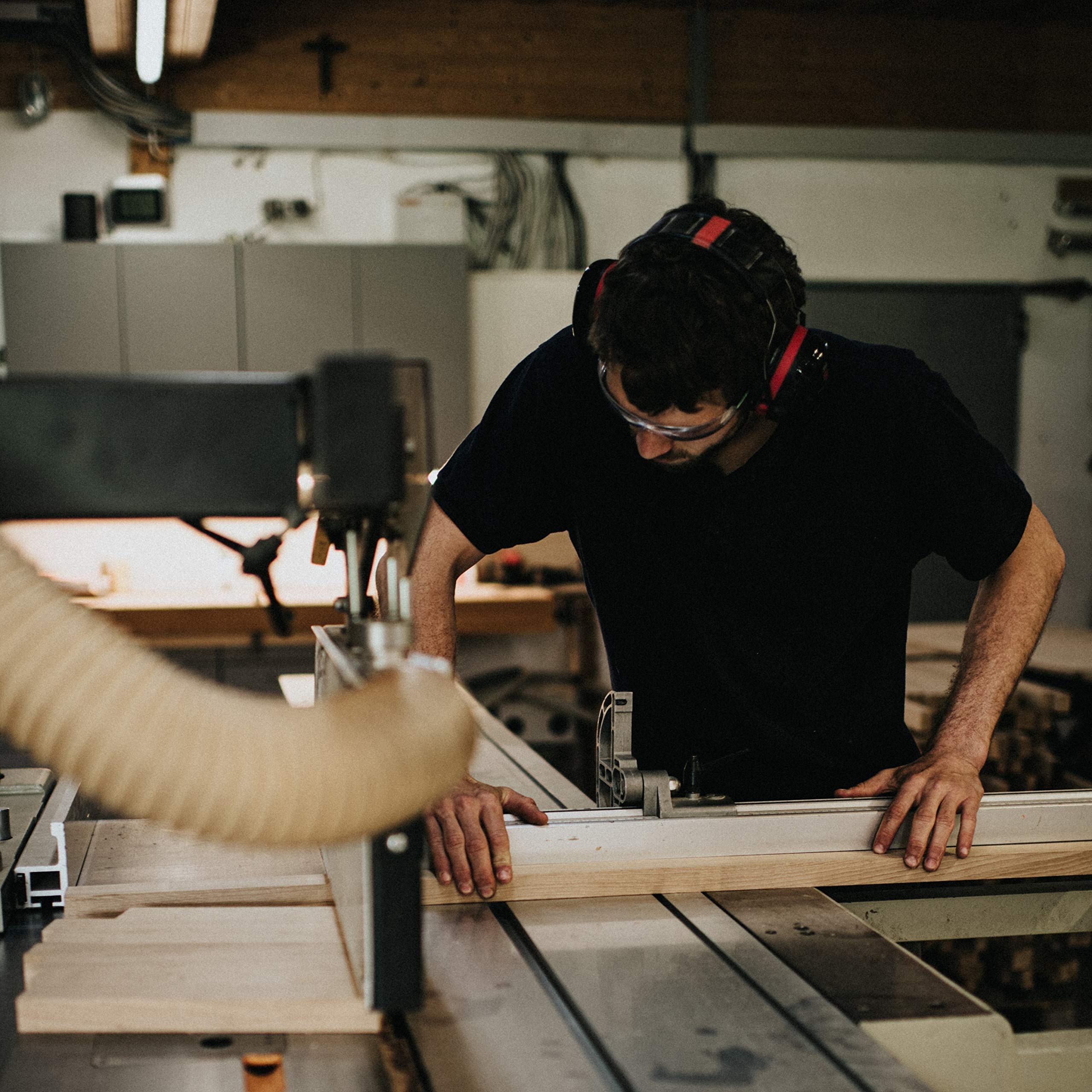 WOODS Hakenleiste Garderobe Holz massiv I Garderobenleiste Landhaus I moderne Wandgarderobe aus Holz handgefertigt in Bayern I Handtuchhalter Garderobenpaneel (70cm (6 Haken), Eiche, schwarze Haken)