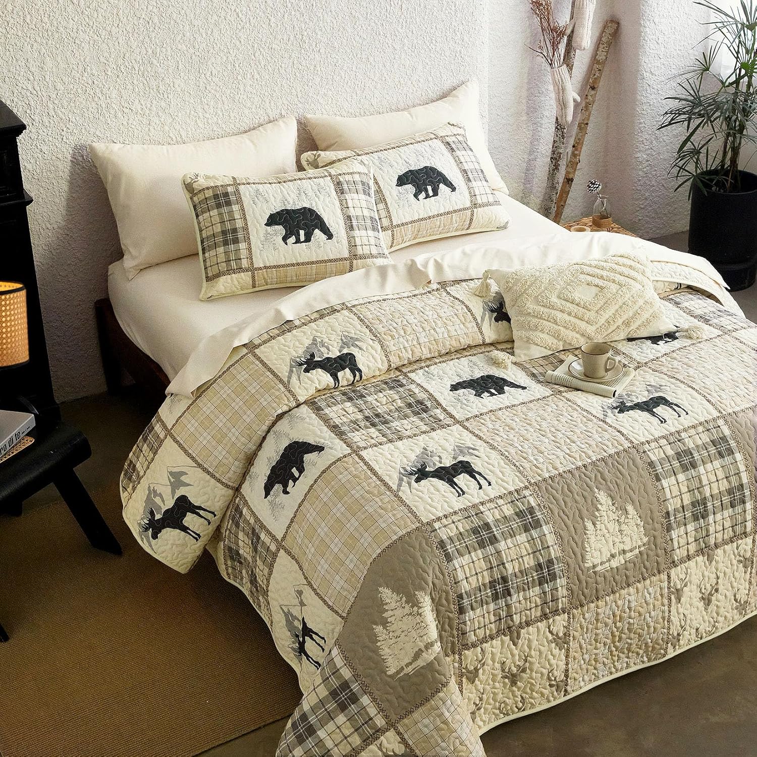 Wake In Cloud - Rustic Quilt Set, Cabin Lodge Christmas Bear Moose Deer Woodland Western Patchwork Country, Reversible Lightweight Bedspread Coverlet, 3 Pieces, Tan Cream, Queen/Full Size - Image 4