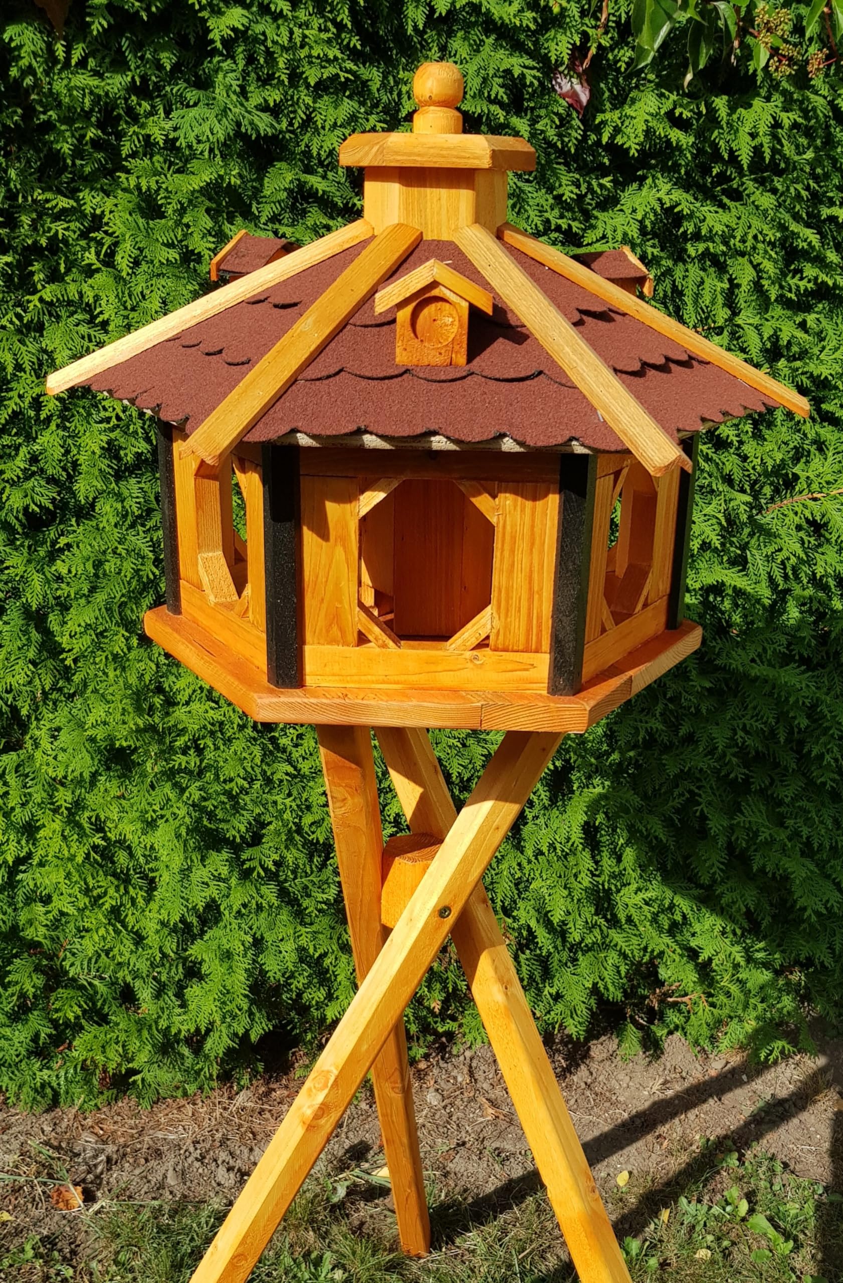 Weatherproof XXL Bird House Treated Optionally with Stand VH09/11 (Red, XXL with Stand)