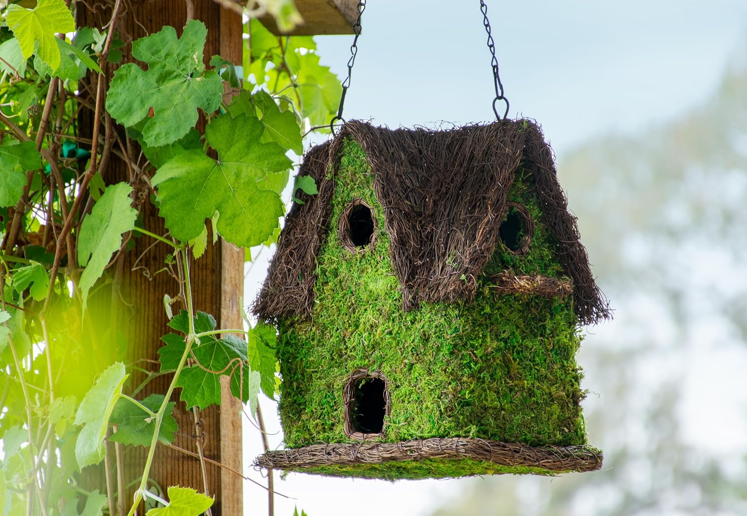 SuperMoss (56006) Chateau Birdhouse Wicker Roof Outdoor Garden Decor Covered with Fresh Green Mountain Moss 11" x 7" x 13"