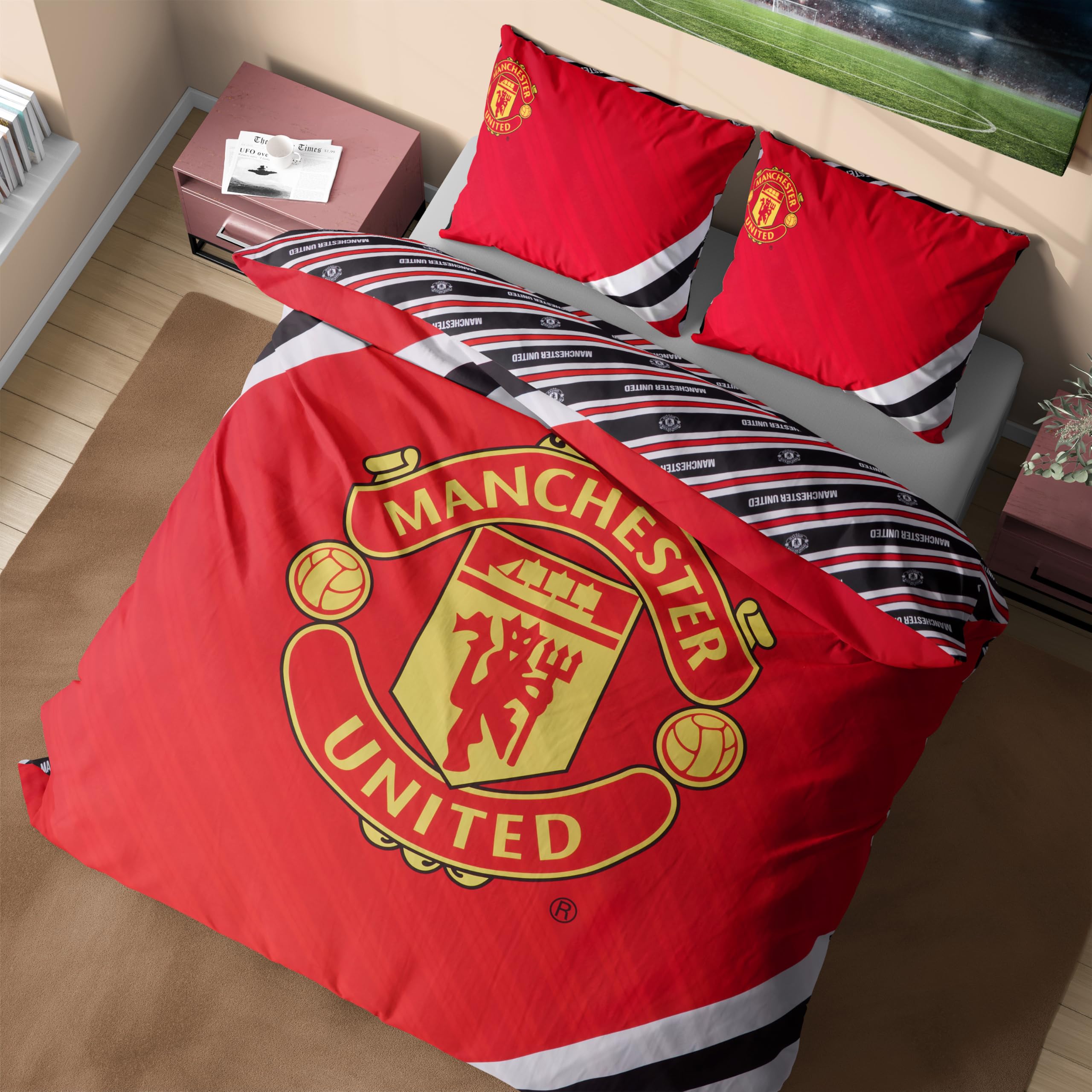 Get Trend Manchester United FC Double Duvet Cover Set, Reversible Man United Football Bedding Set with Pillowcases, Soft Durable Duvet Quilt Cover (Red Manchester United, Double) โ image 1