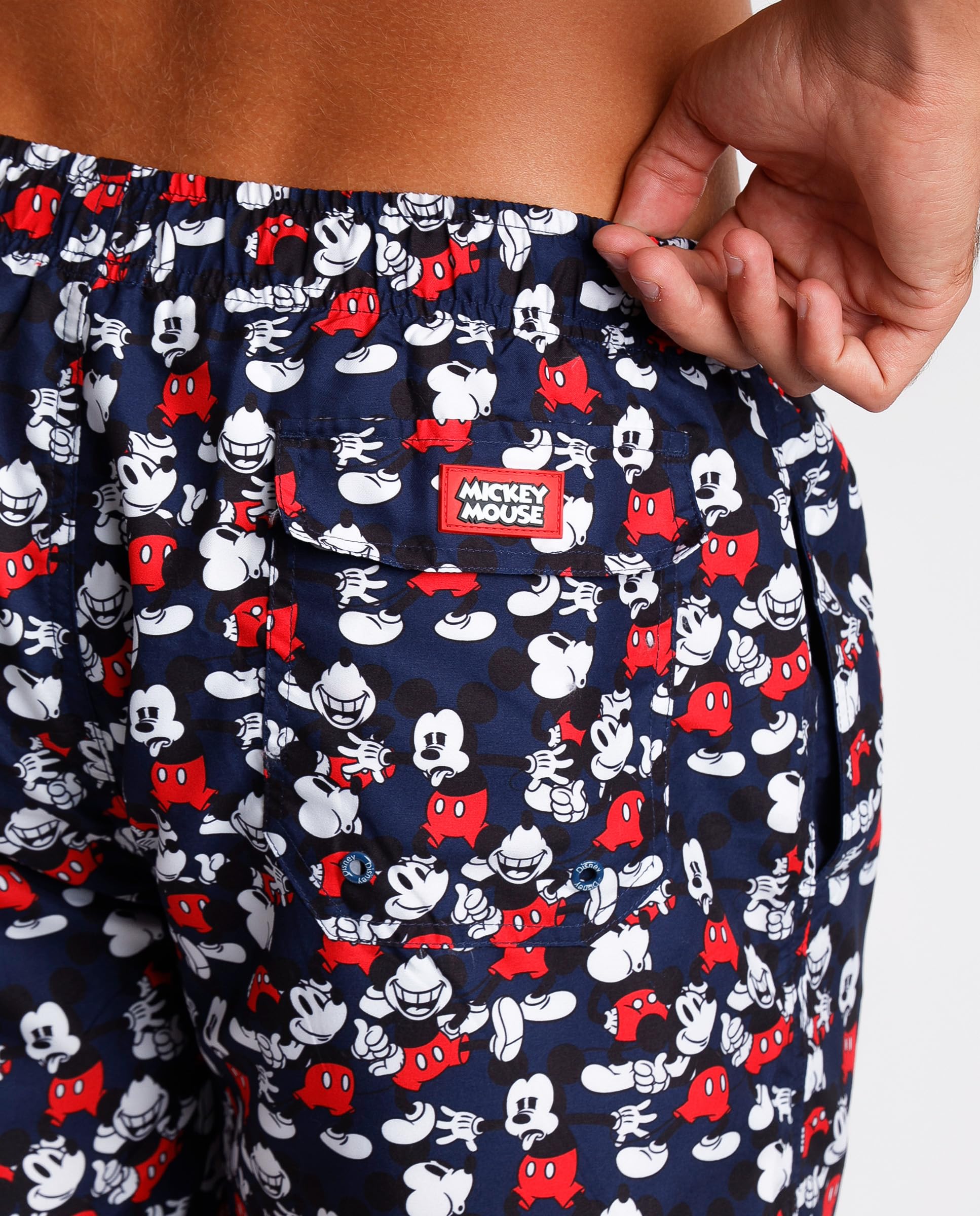 Disney Costume da Bagno Uomo Boxer Mare con Stampa, Vita Elasticizzata, Tasche e Rete Interna – Costume Estivo per Spiaggia e Piscina (IT, Testo, M, Regular, Regular, Marino)