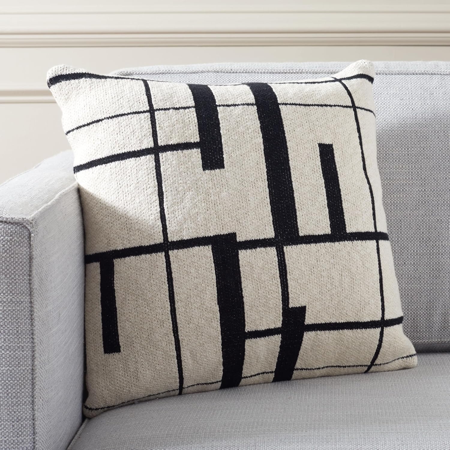 SAFAVIEH AZEEM 18x18 Pillow, Ivory/Black