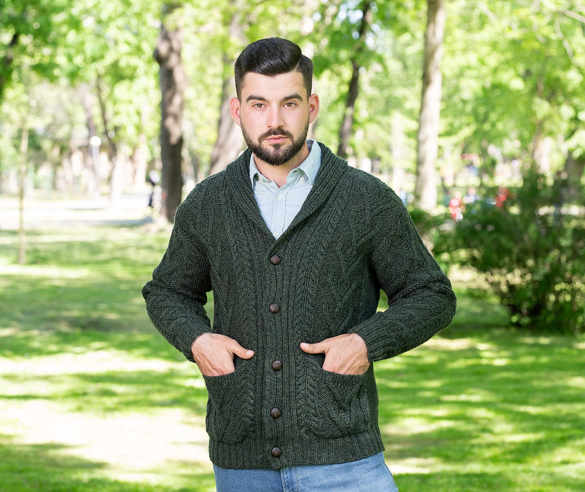 SAOL 100% Merinowolle Herren Aran Cable Schal-Kragen-Strickjacke, in Holzkohle/Marine/Armeegrün