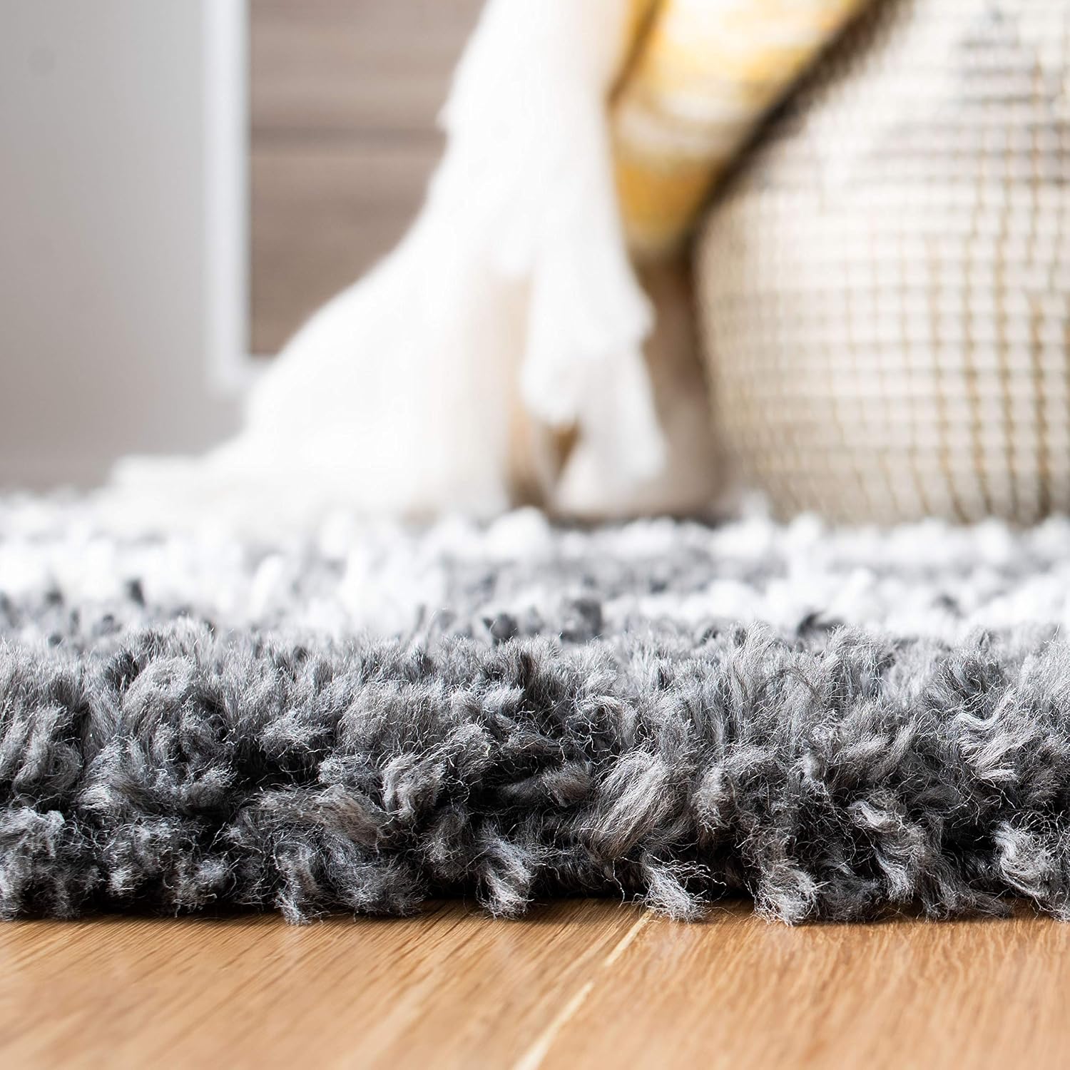SAFAVIEH Moroccan Tassel Shag Collection Area Rug - 5'3" x 7'6", Grey & Ivory, Boho Design, Non-Shedding & Easy Care, 1.5-inch Thick Ideal for High Traffic Areas in Living Room, Bedroom (MTS359F)