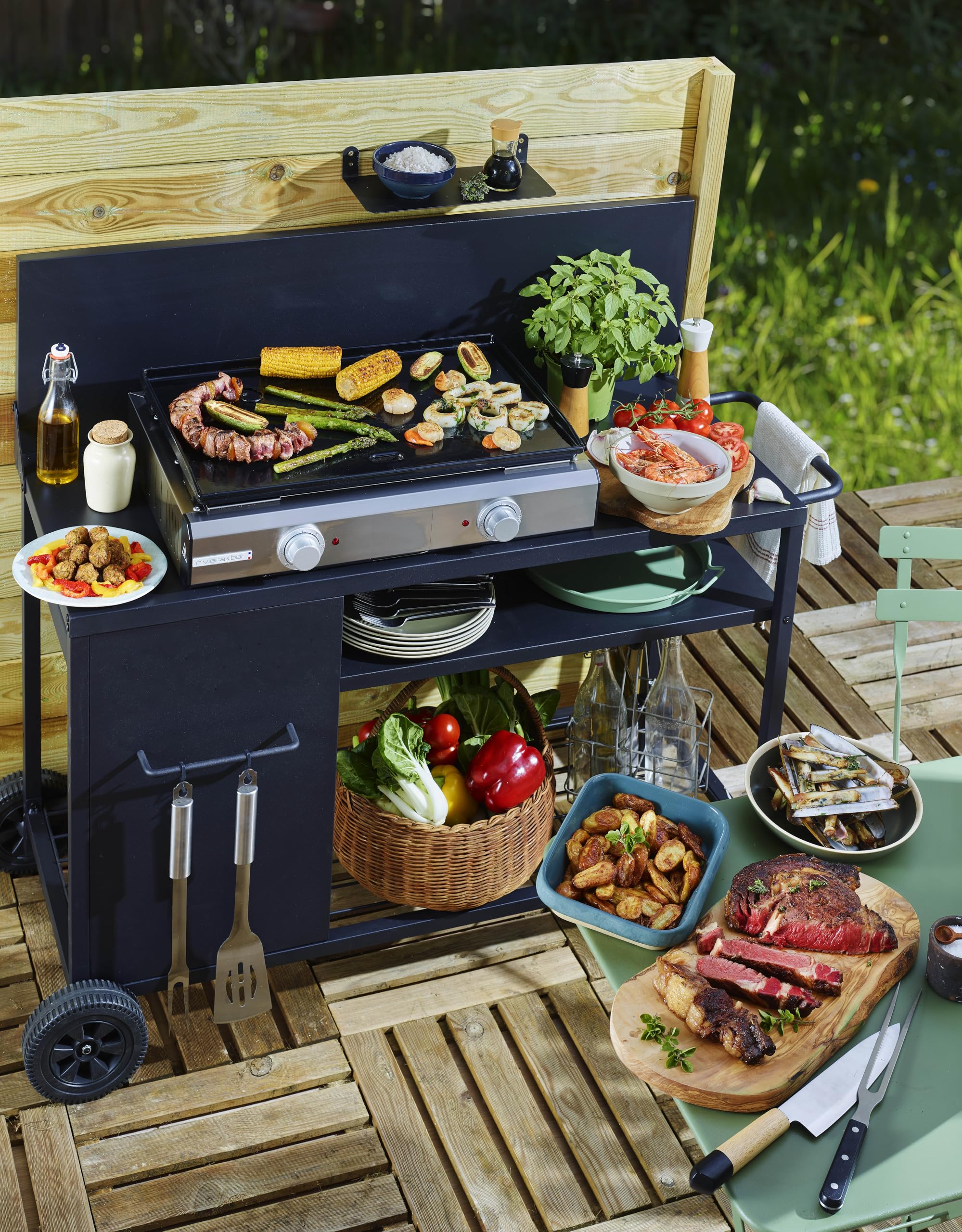 riviera&bar Elektro Plancha Pro - emaillierte Gusseisen-Grillplatte, 2 Temperaturzonen, 2500W, Indoor/Outdoor Grillplatte für bis zu 14 Personen