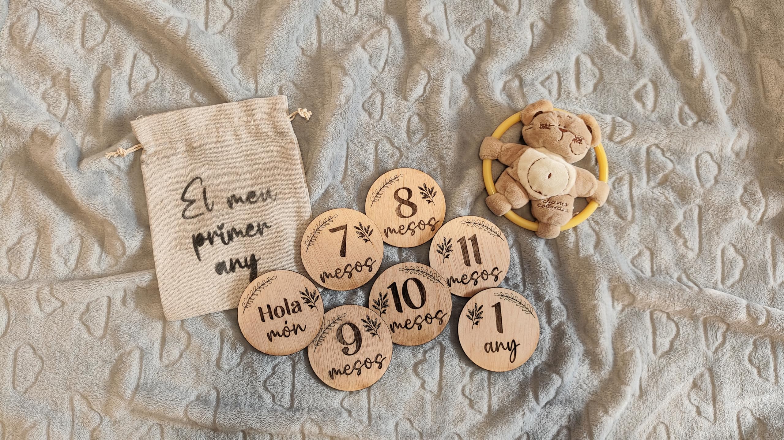 Tarjetas cumple mes BEBÉ, 7 piezas y saco - Recuerda cada mes de su primer año. Piezas de madera. Español o Català - Regalo perpercto recién nacido - Accesorios y atrezzo para fotos (Català)