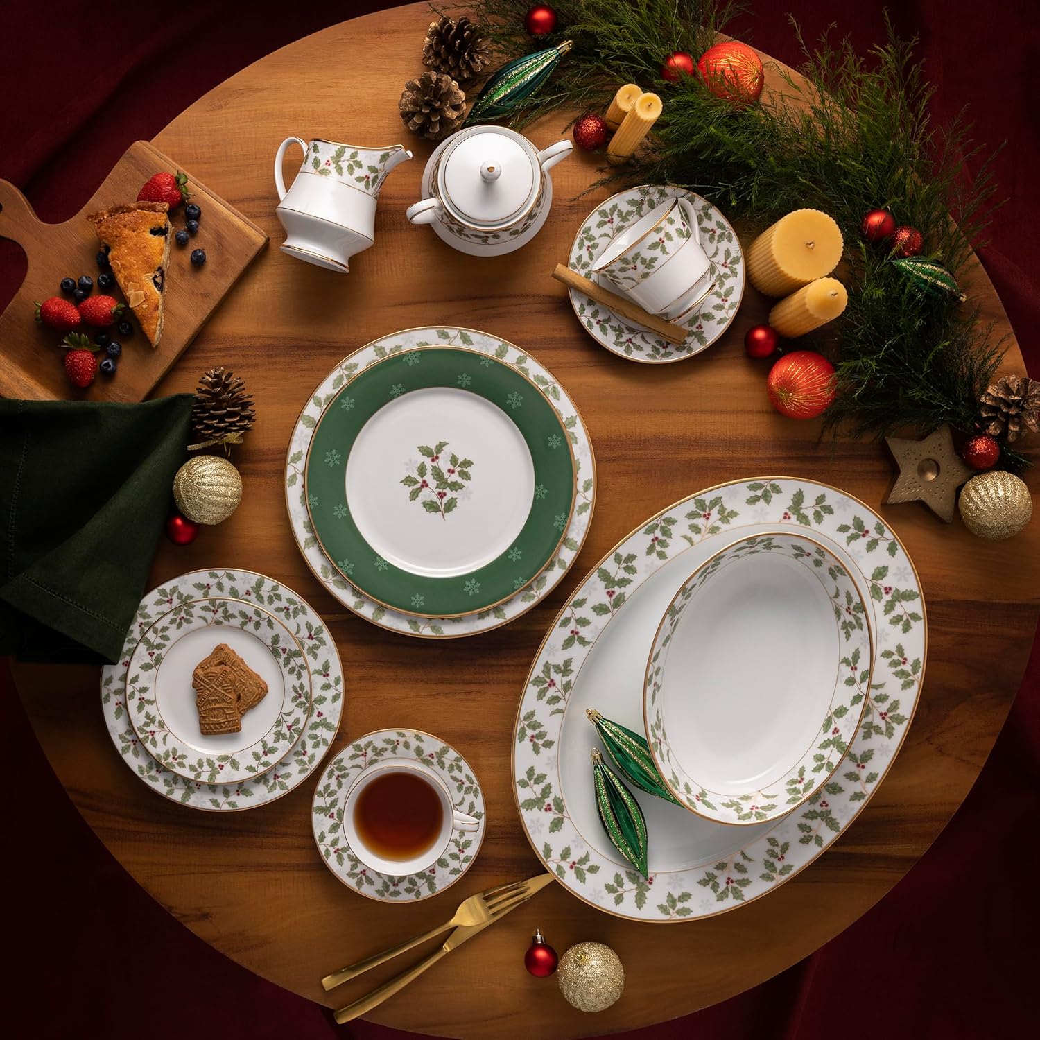Noritake Holly and Berry Gold 12-Piece Dinnerware Set, Service for 4