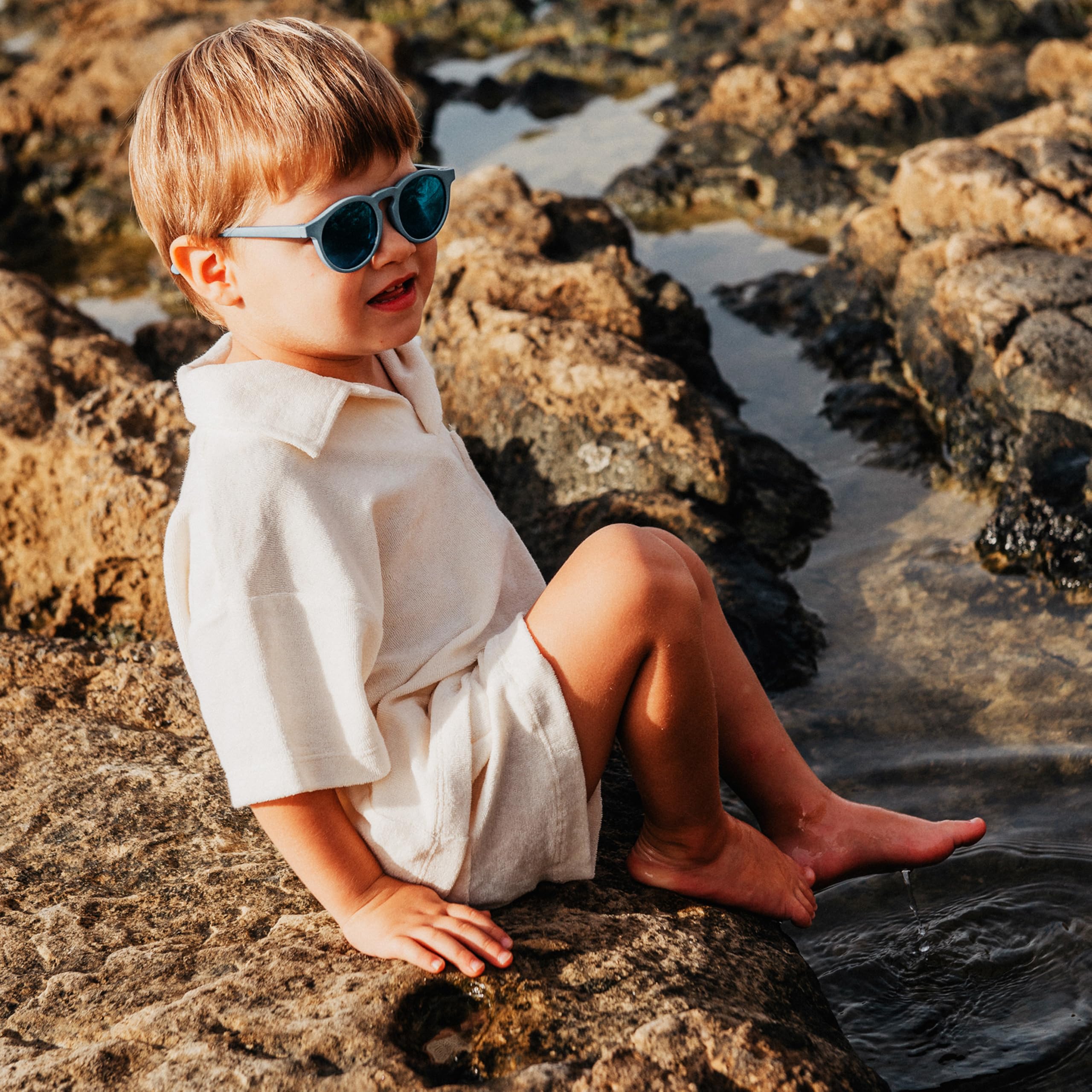 SUAVINEX, Gafas de Sol para Bebés de 12 a 24 Meses, Polarizadas, con Filtro UV 400, Cat. 3, 100% Protección Rayos UVA y UVB, con Funda Incluida, Muy Flexibles y Ligeras, de Forma Redonda, Color Azul