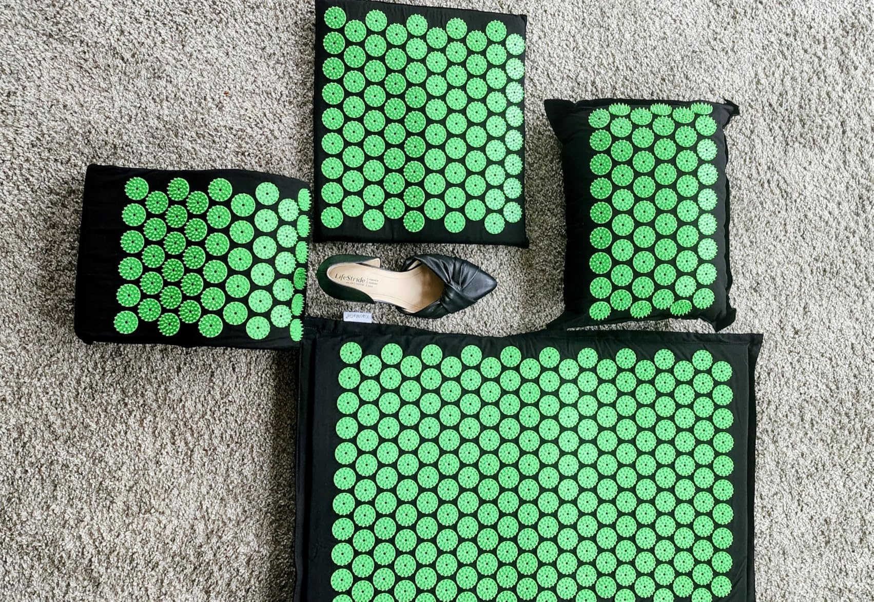 XiaoMaGe Acupressure Mat and Pillow Set in black with carry bag