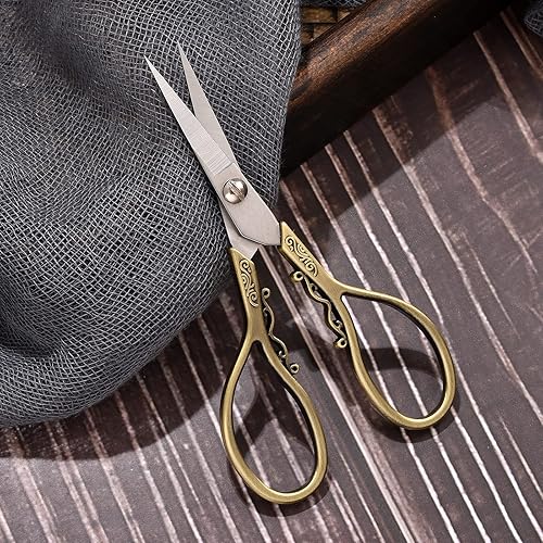 Miniatura 7 de HITOPTY Tijeras pequeñas con detalles de precisión, tijeras de bordado vintage de punta afilada de 4.3 pulgadas, con funda para manualidades,