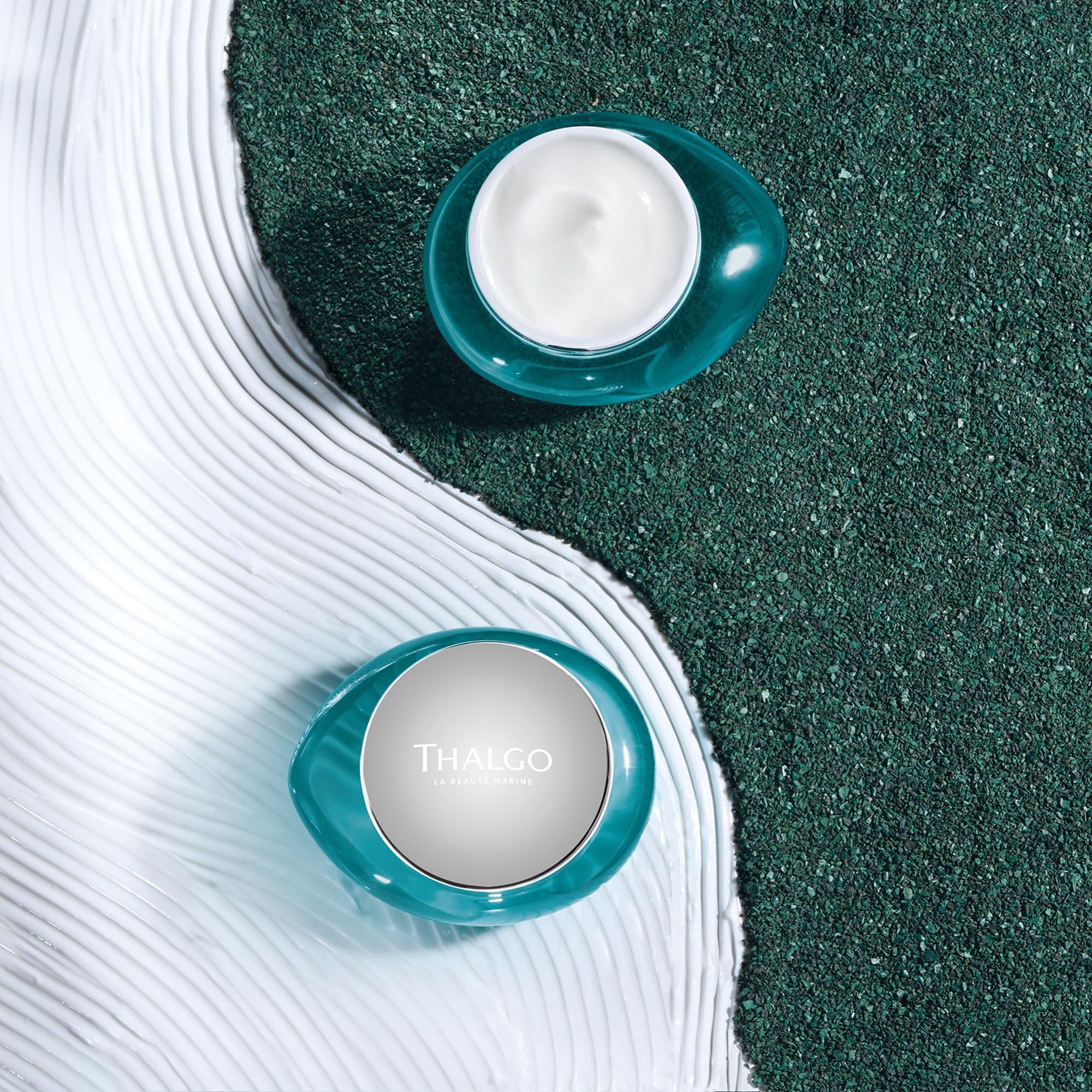 THALGO Spirulina Boost 2.0 Crema Revitalizante, 50 ml suaviza la piel y reduce los signos de fatiga