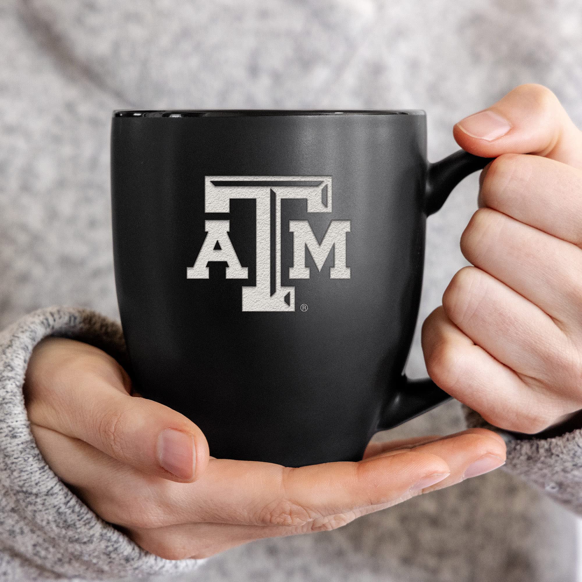 Rico Industries NCAA Texas A&M Aggies Main - Taza bistró negra mate de 16 onzas, para bebidas calientes o frías, logotipo del equipo grabado para una sensación única