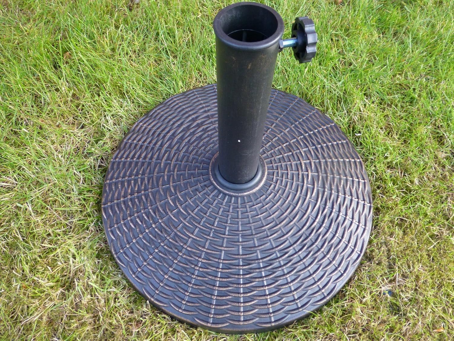 UKGardens 10kg Brown Rattan Effect Garden Parasol Umbrella Base Cast
