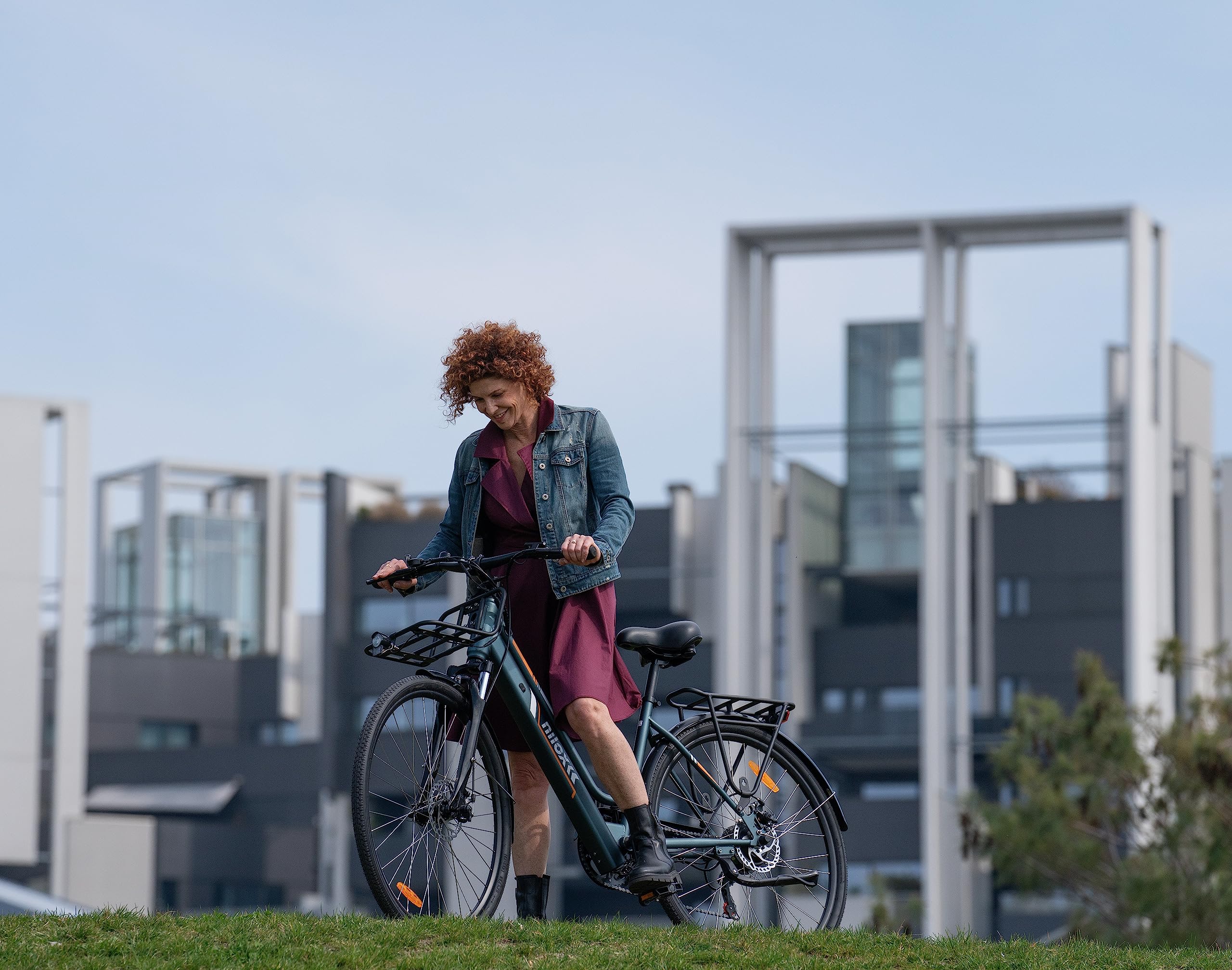 Nilox, Ebike Cargo Mid, Bici Elettrica Fino a 15 kg Anteriori e 50 kg Posteriori, Autonomia fino a 60 km, Motore BAFANG M400 250W, Batteria 13 Ah 468 Wh, Freni idraulici e cambio SHIMANO 7 velocità