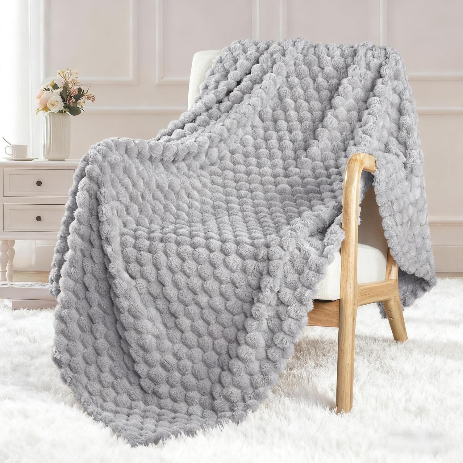 Exclusivo Mezcla Extra Large Fleece Throw Blanket for Couch, 50×70 Inches Stylish Jacquard Soft Throw Blanket, Fuzzy Cozy Lightweight for Winter, Light Grey