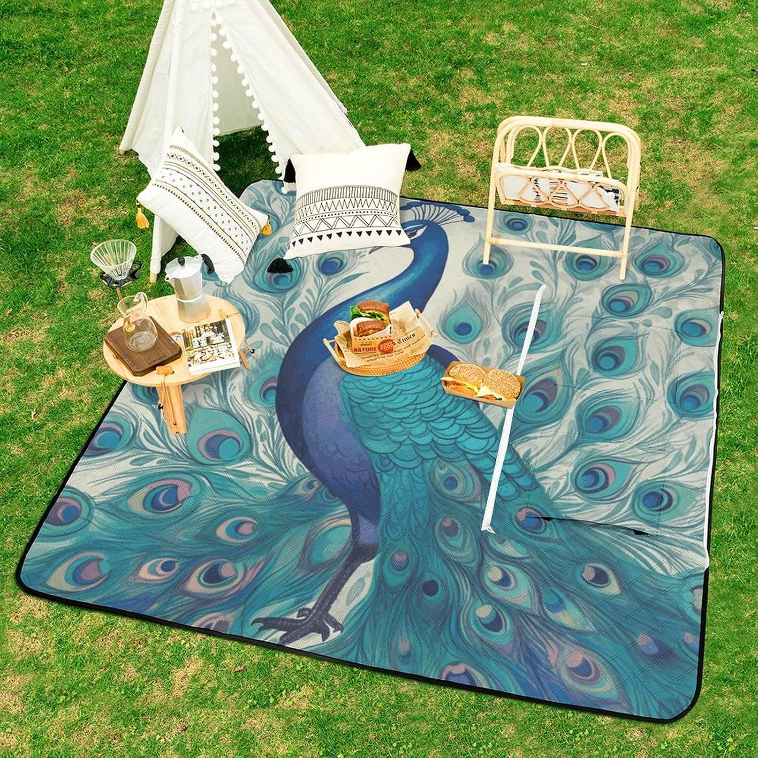 Cute Peacockm Picnic Blanket with Zipper Water Resistant Sand Free Picnic Mat Washable Foldable Easy Carry Beach Blanket for Lawn Beach Hiking Camping
