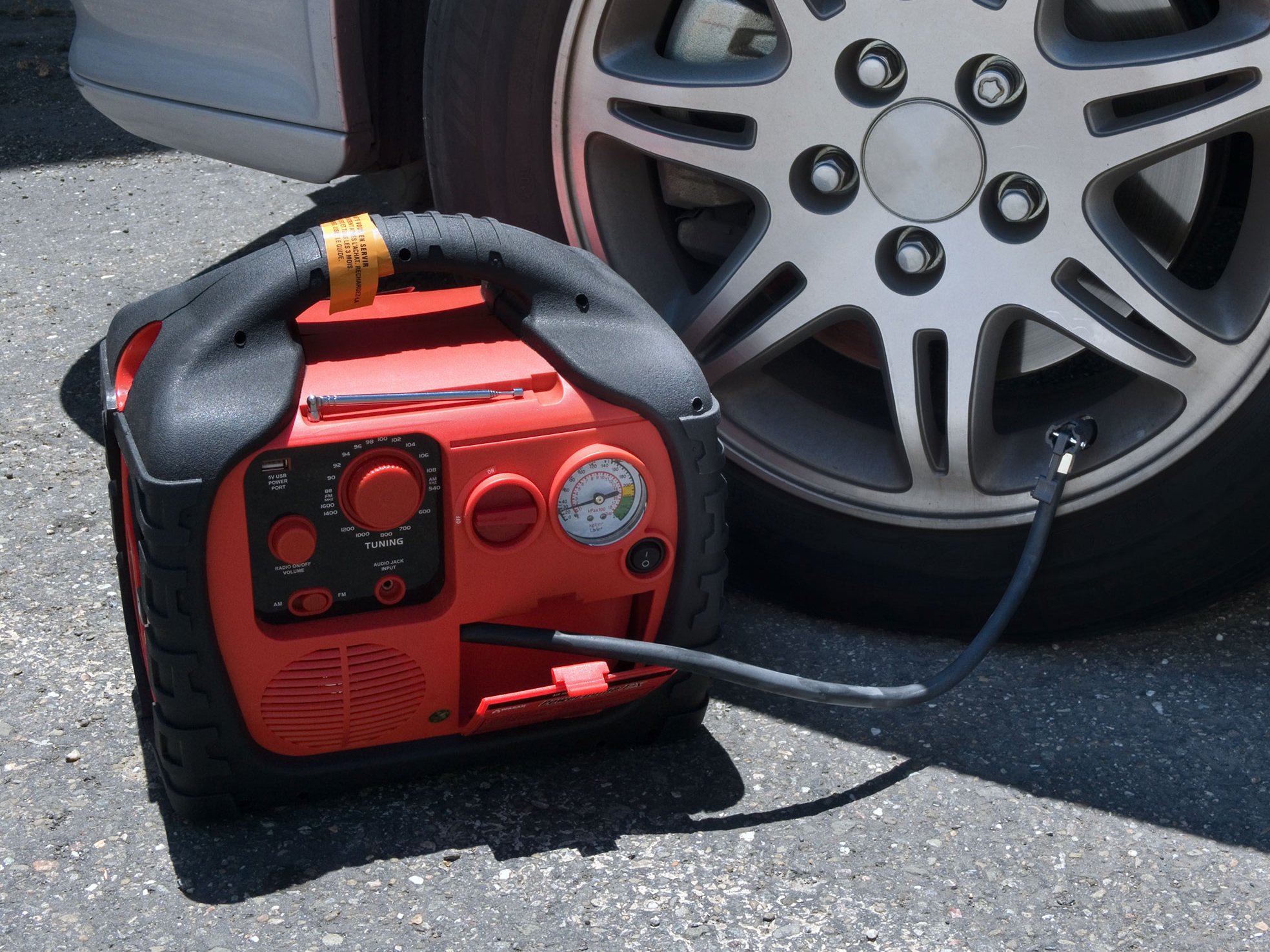 Wagan Power Dome EX 400Watt Jump Starter with BuiltIn Air Compressor